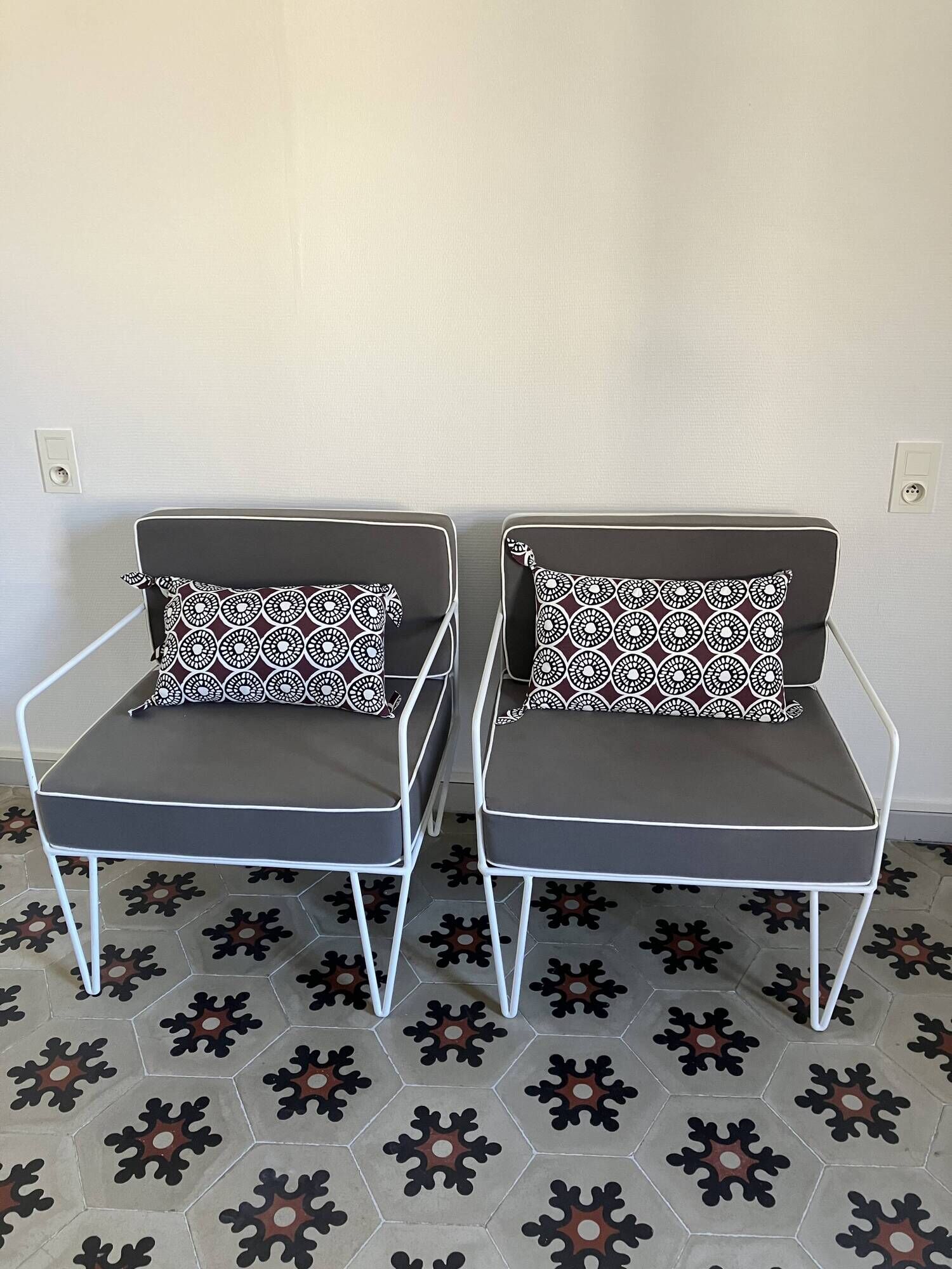 Vintage white metal Croisette style armchairs with hairpin legs in superb condition