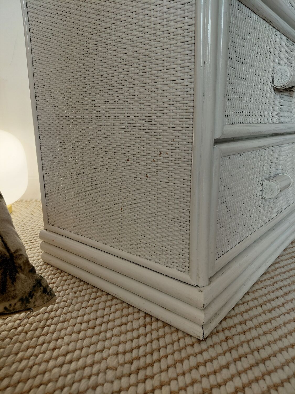 Vintage cane chest of drawers with 3 drawers - white patinated wood - seaside spirit