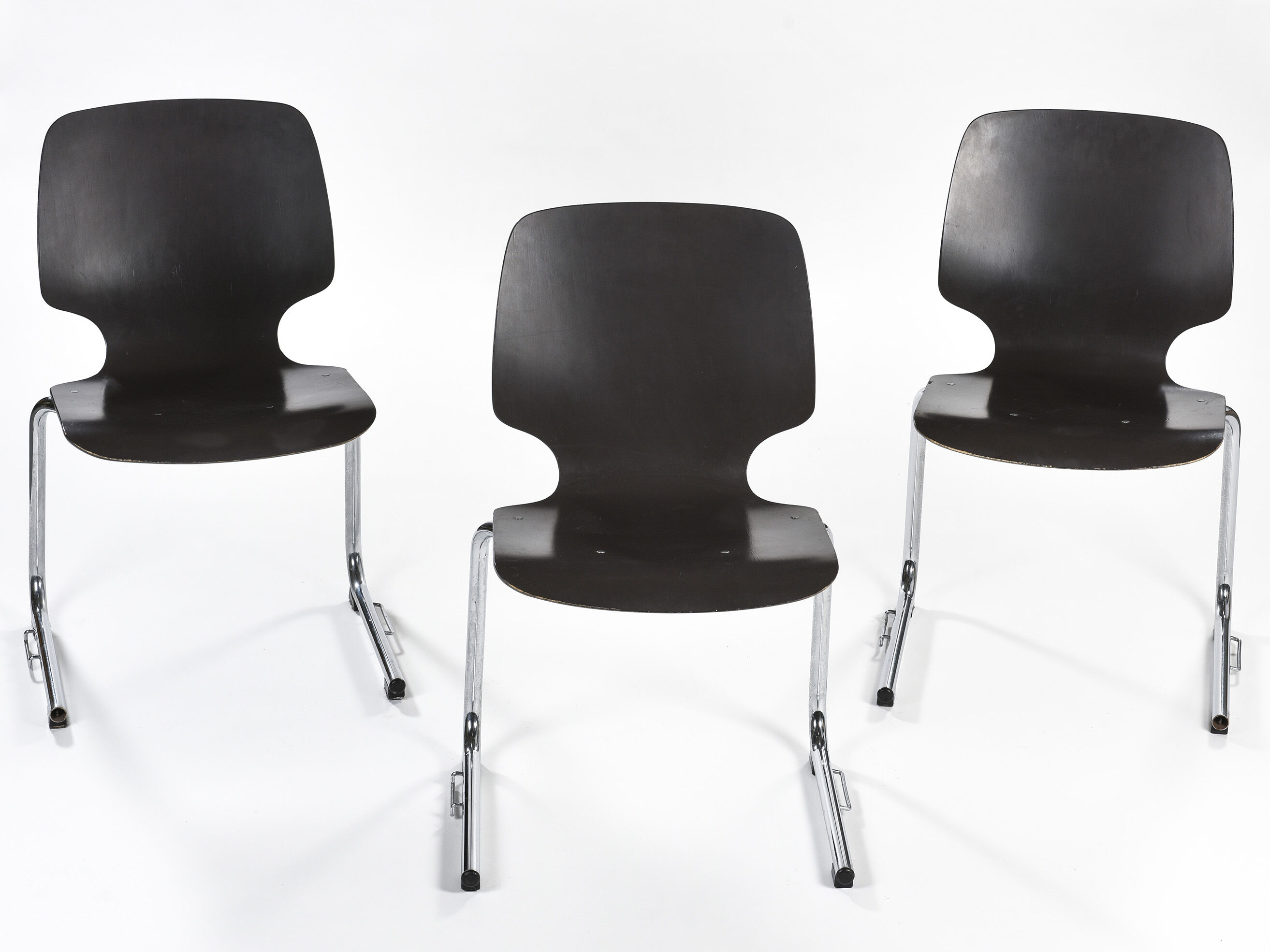 Suite of 3 stackable armchairs model pagholz, flottoto