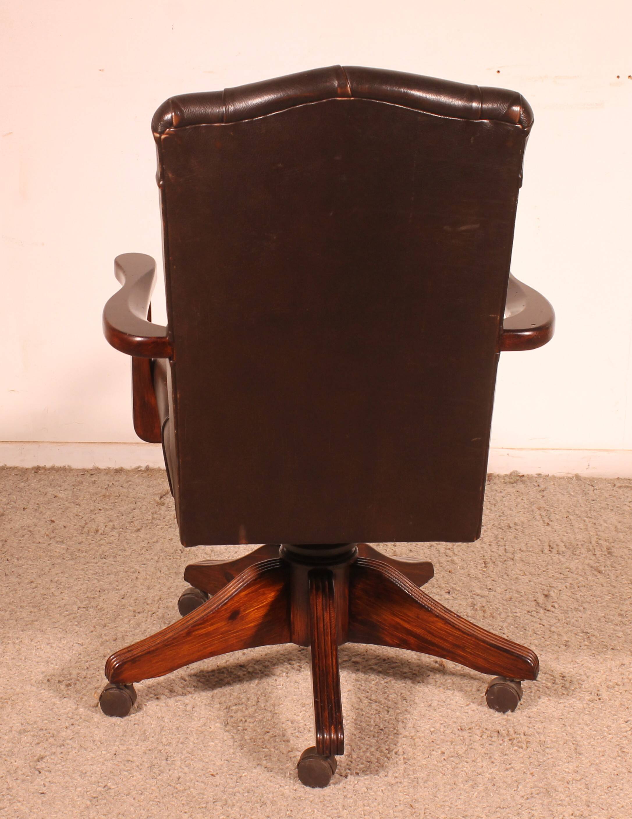 Office chair known as a director's chair in wood and tufted leather.