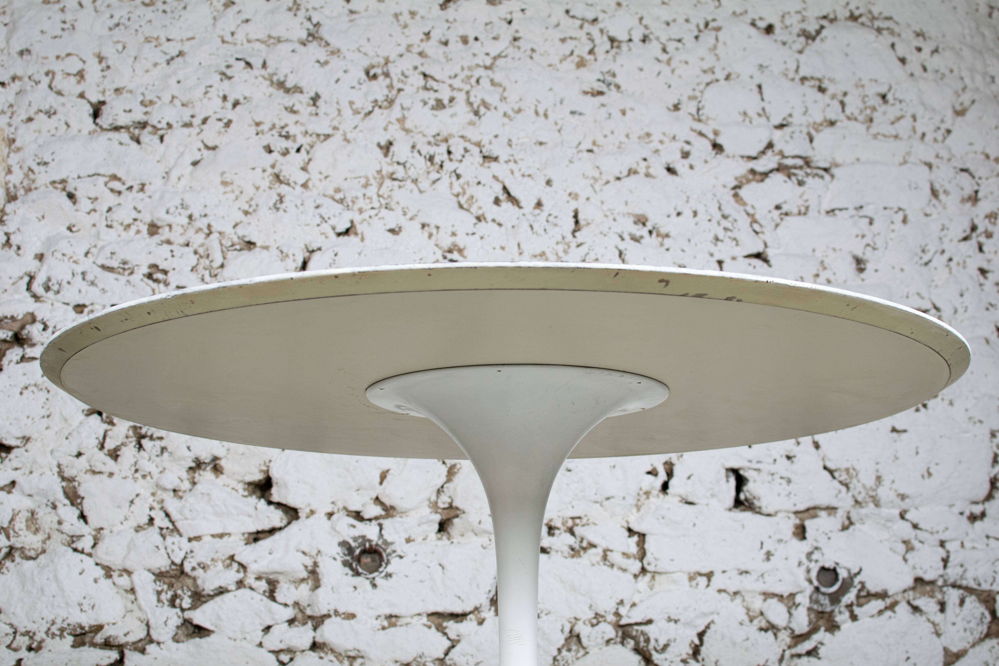 Vintage tulip table 1970