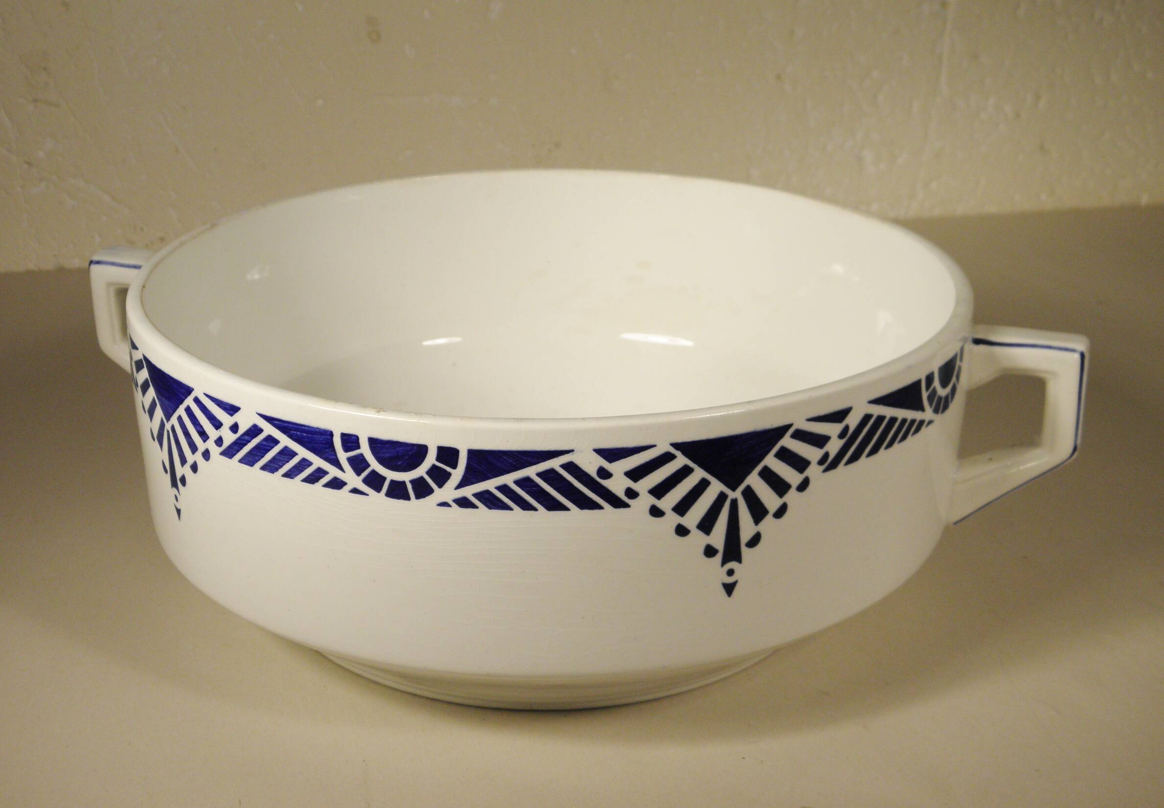 Art Deco bowl in Orchies earthenware