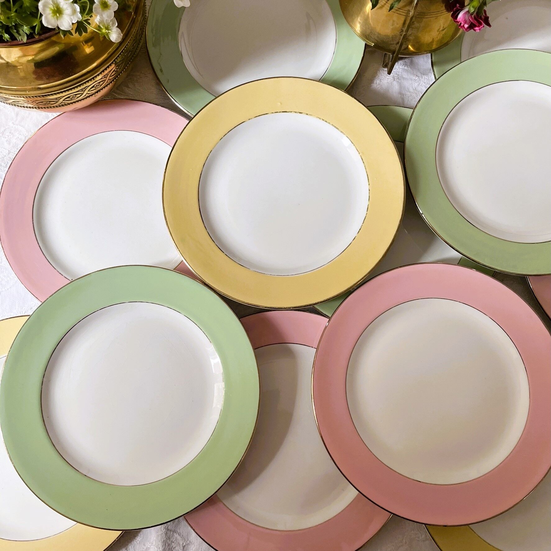 8 assiettes plates pastel vintage St Amand l’Amandinoise - grand modèle. Lot 2