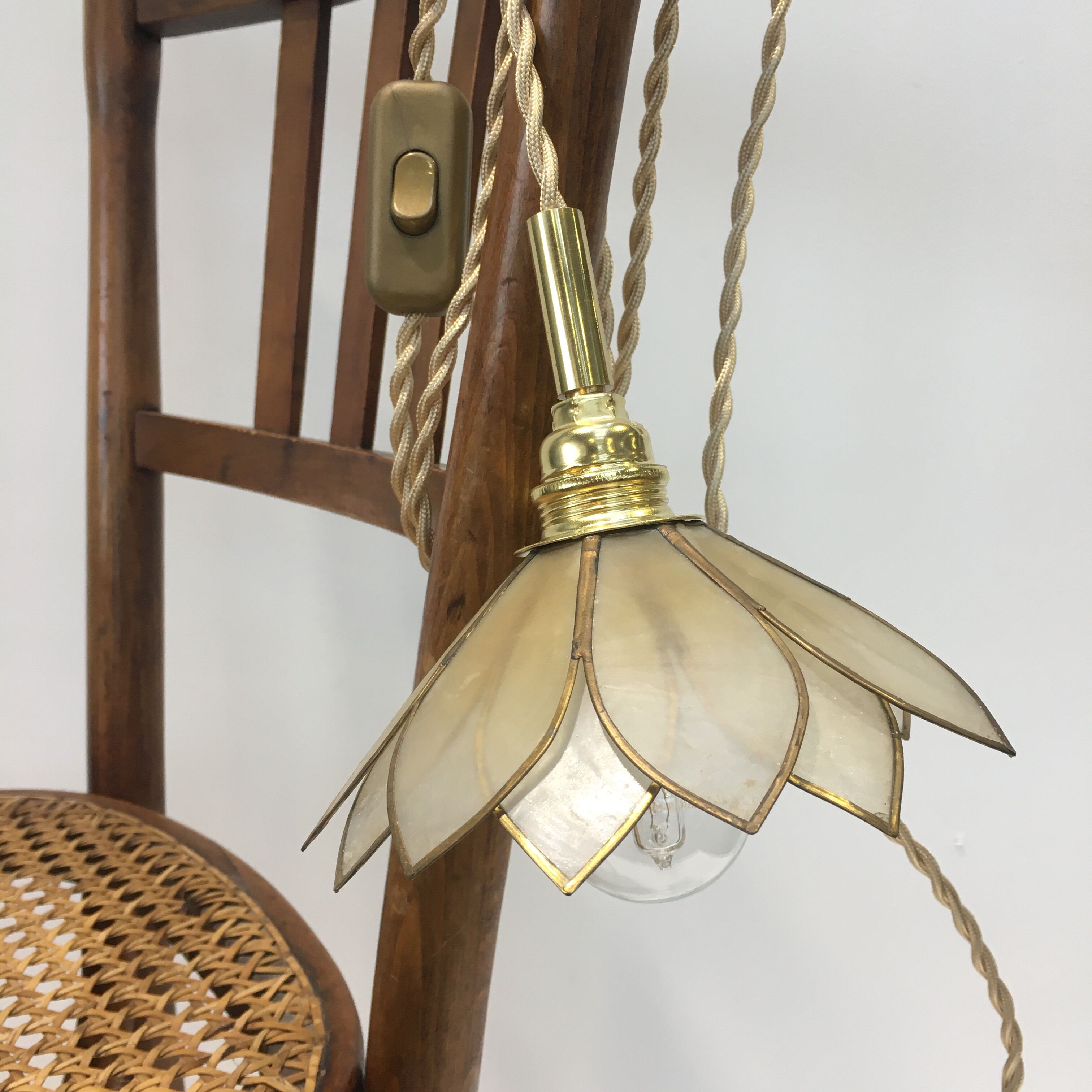 Lamp in mother-of-pearl and brass