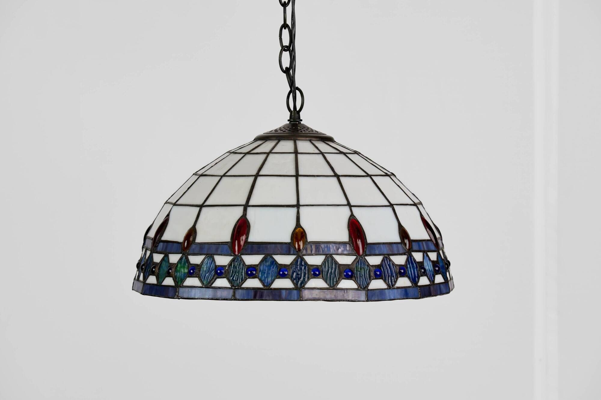 Lampe suspendue en verre teinté de style Tiffany