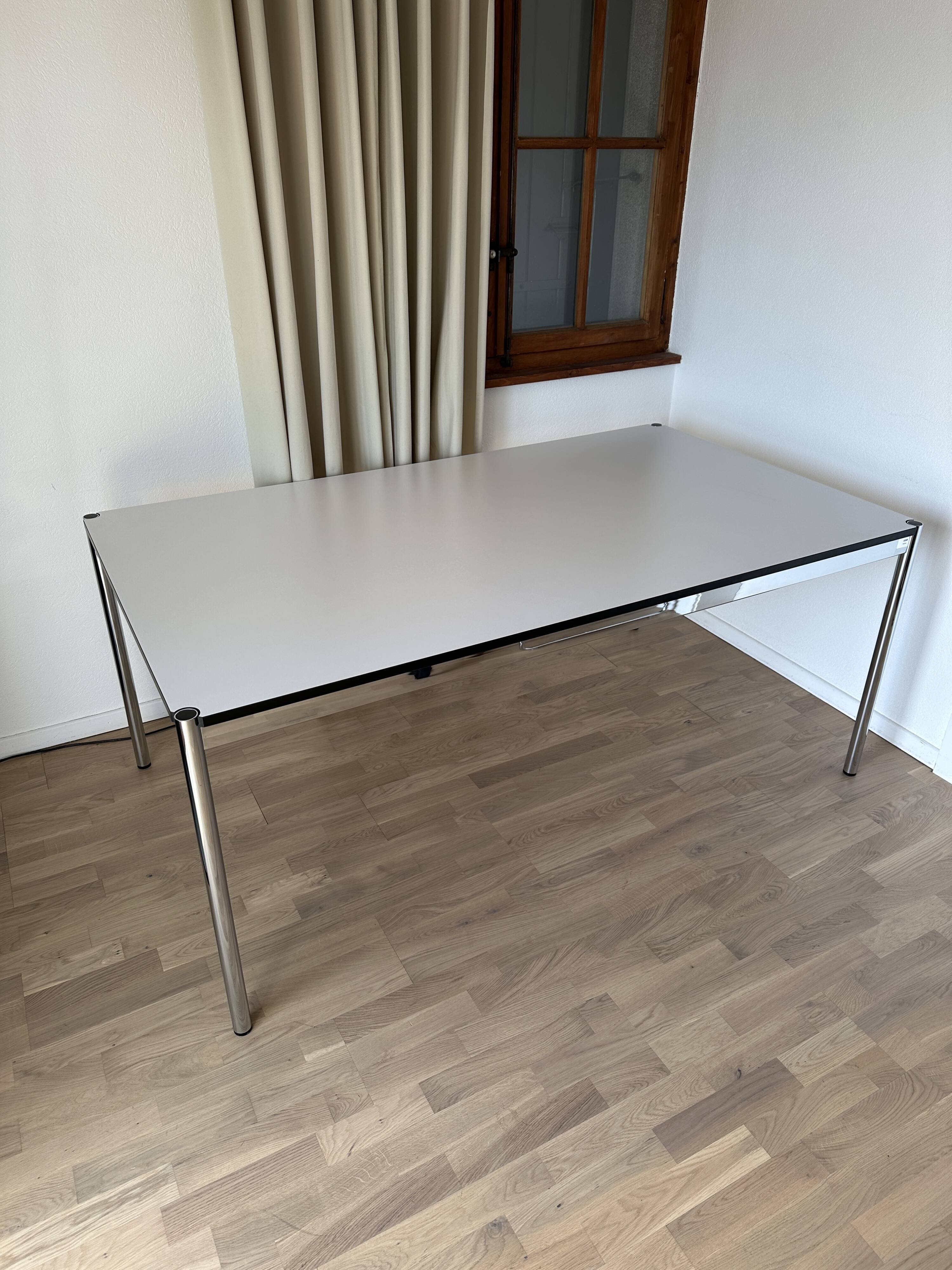 USM Haller desk in pearl grey laminate