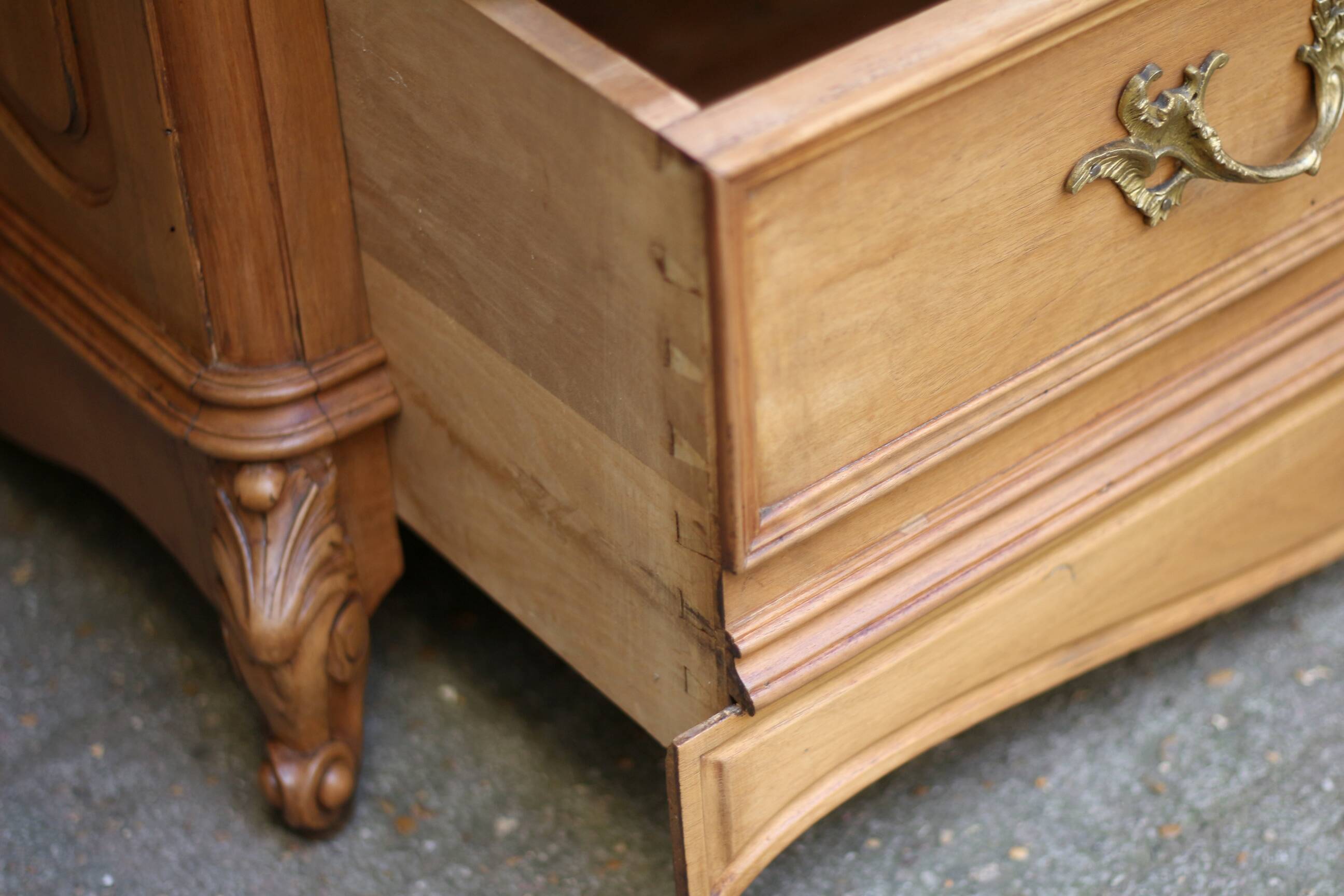 walnut chest of drawers by L. GENIN (Marseille). Circa 1900.