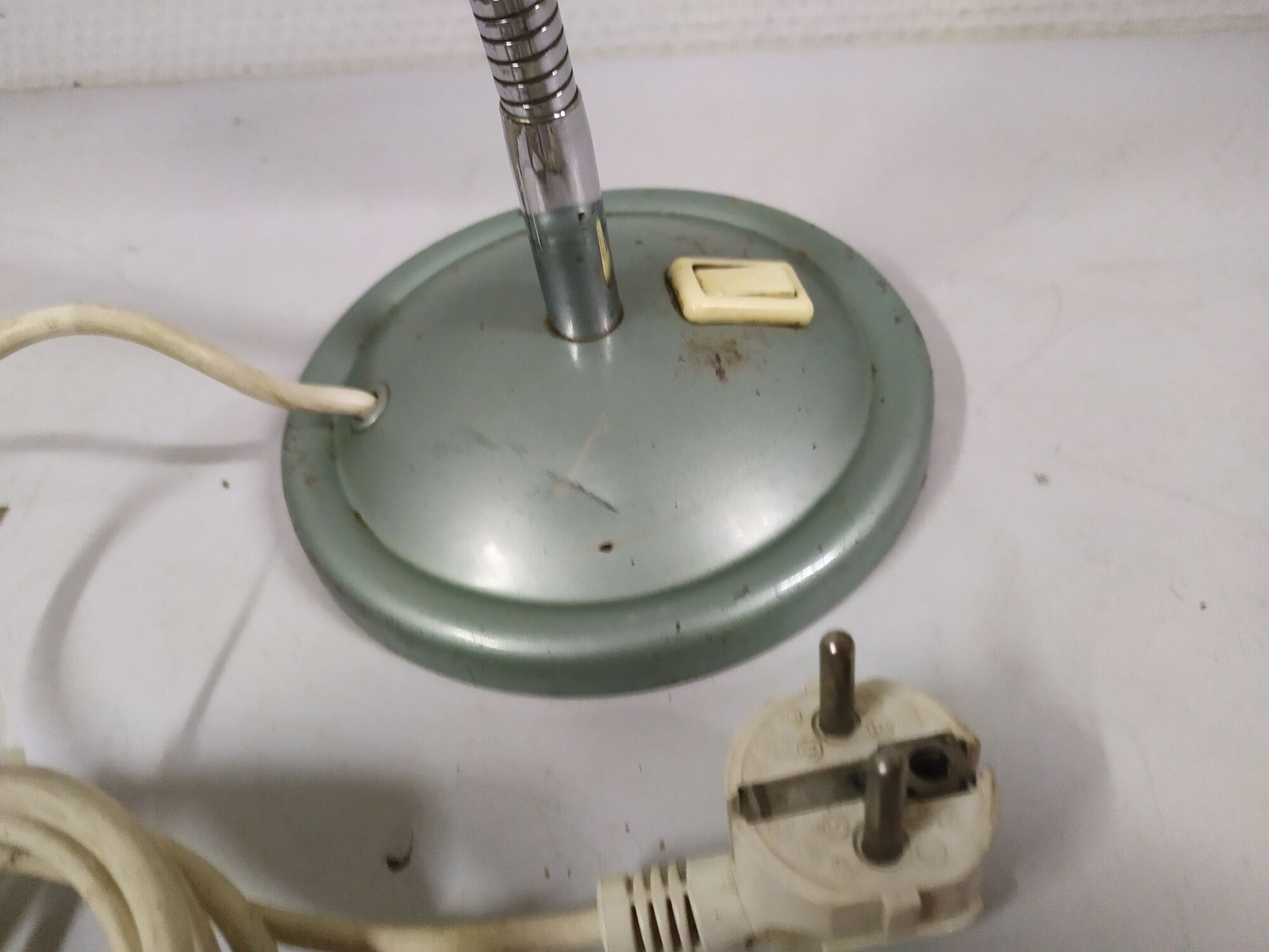 Former green aluminum metal lay desk lamp - year 60 - 70 - works