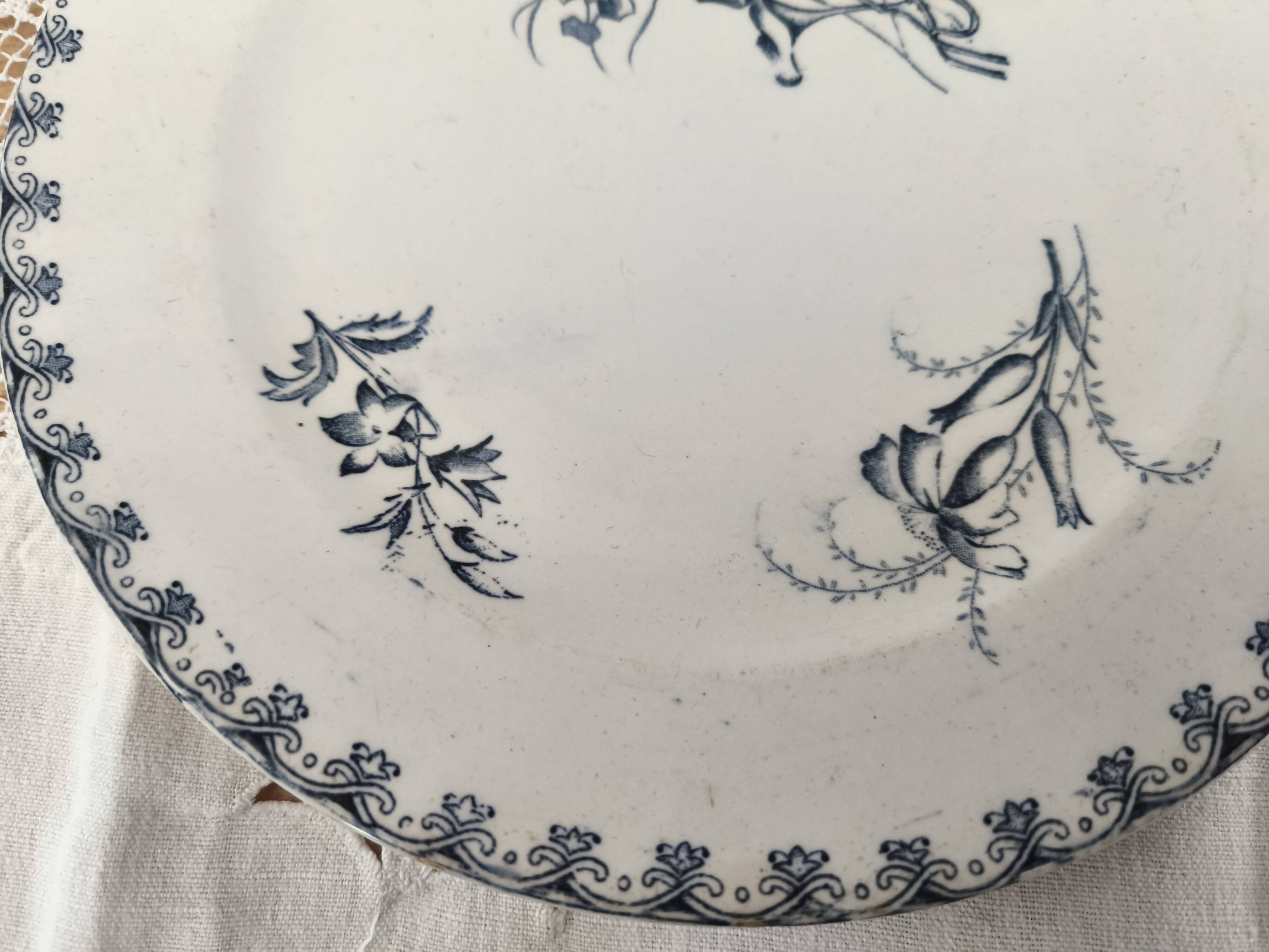 Art Nouveau dessert plate Terre de Fer U&C Sarreguemines model Véga