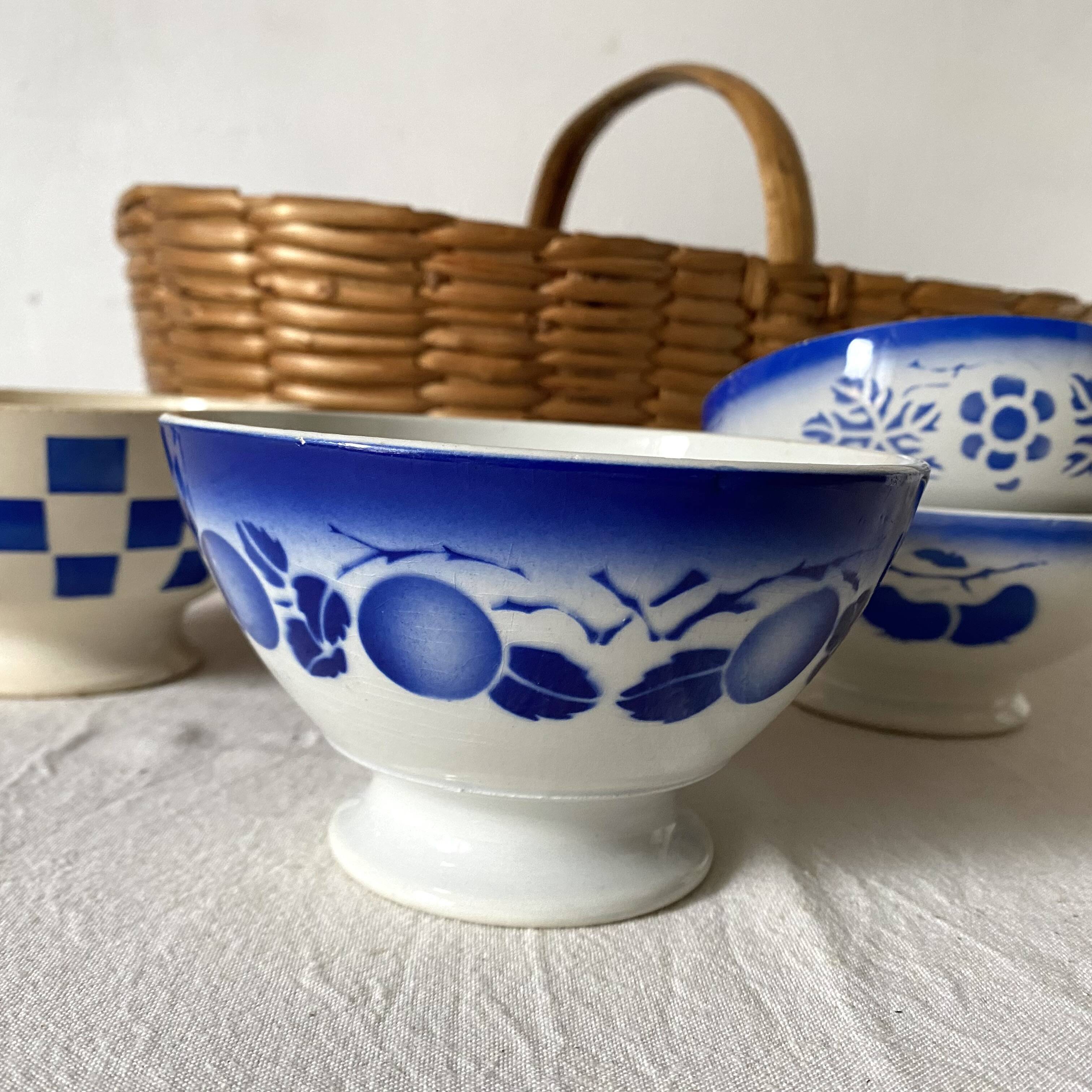 Old Badonciller bowl decorated with fruits
