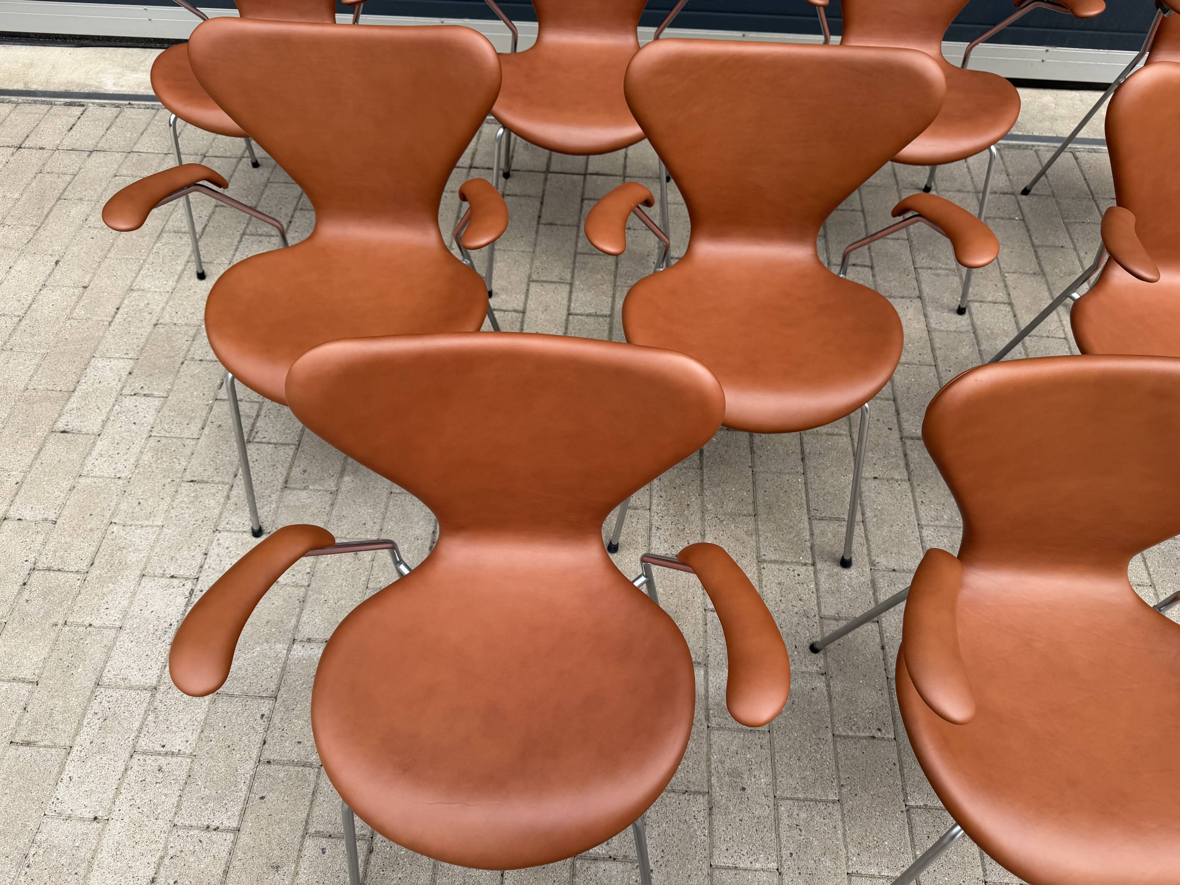 10x armchairs with arms, series 7 Butterfly Fritz Hansen by Arne Jacobsen in Cognac leather, in perfect condition.