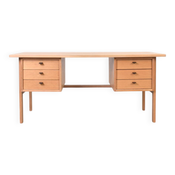 Mid-Century Oak Desk by Svend Åge Madsen for Sigurd Hansen, 1960s.