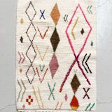 Tapis berbère marocain azilal écru à motifs multicolores 143x96cm