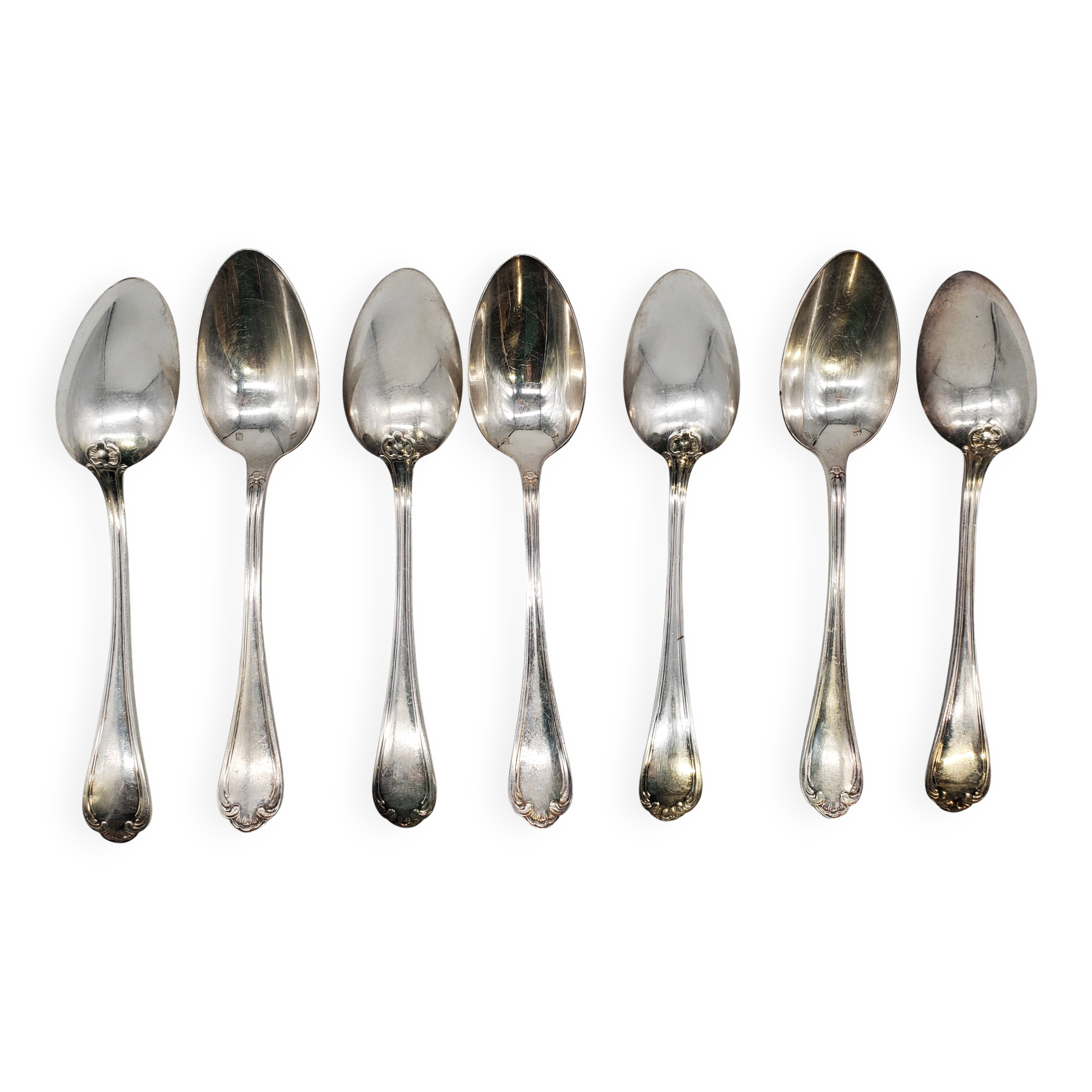 Lot de 7 cuillères à potage en métal argenté bas motif Louis XV