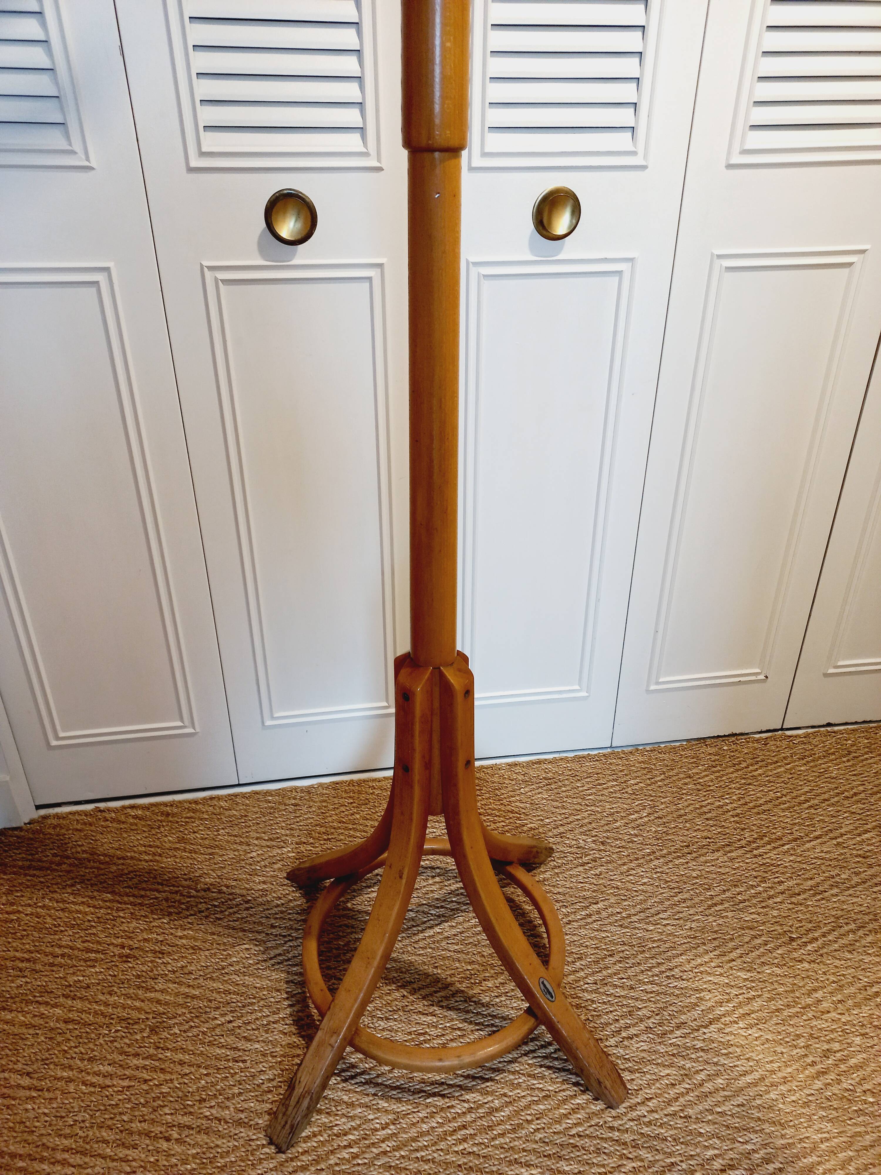 Baumann parrot coat rack