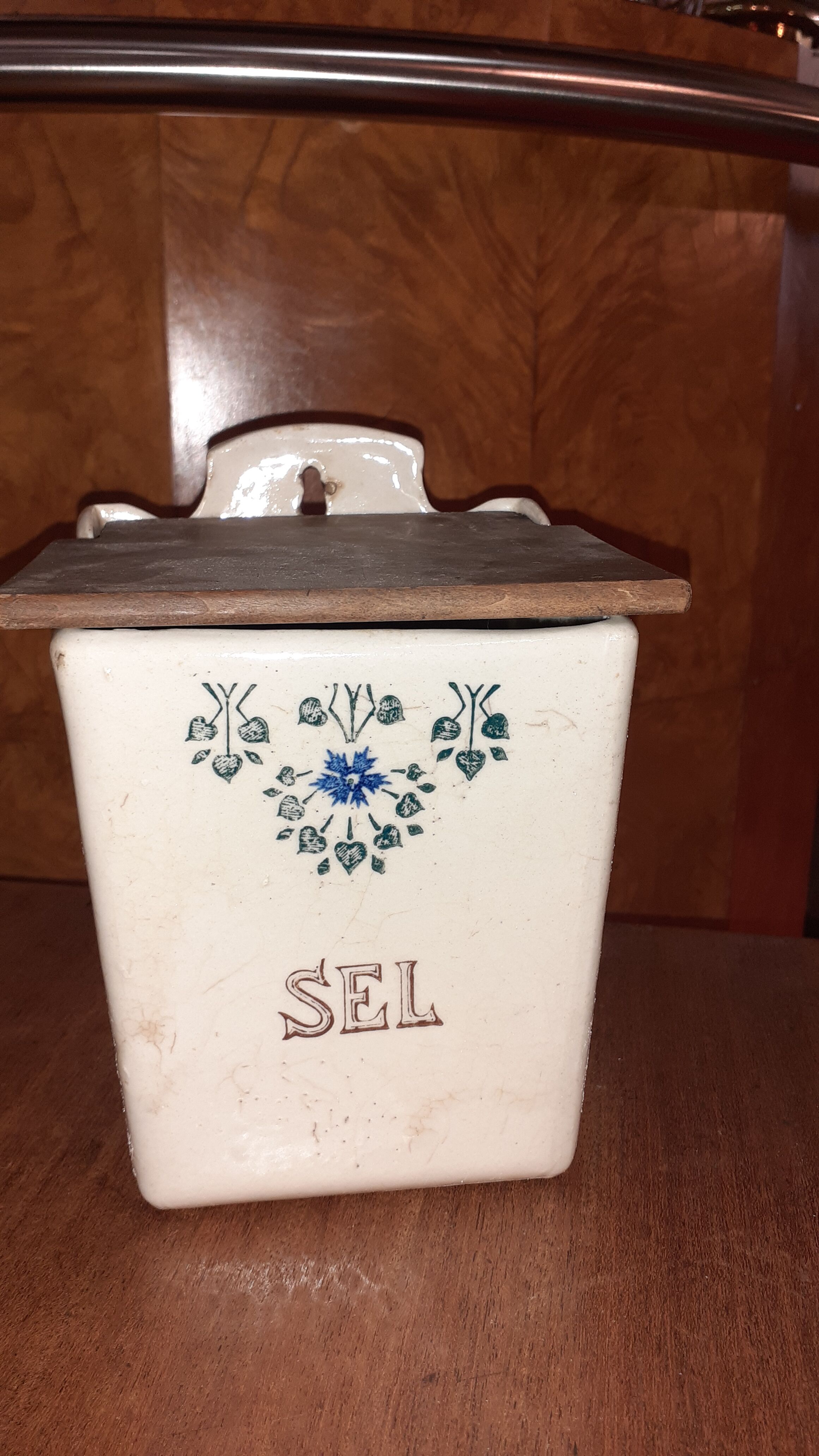 Salt box in faience and wood