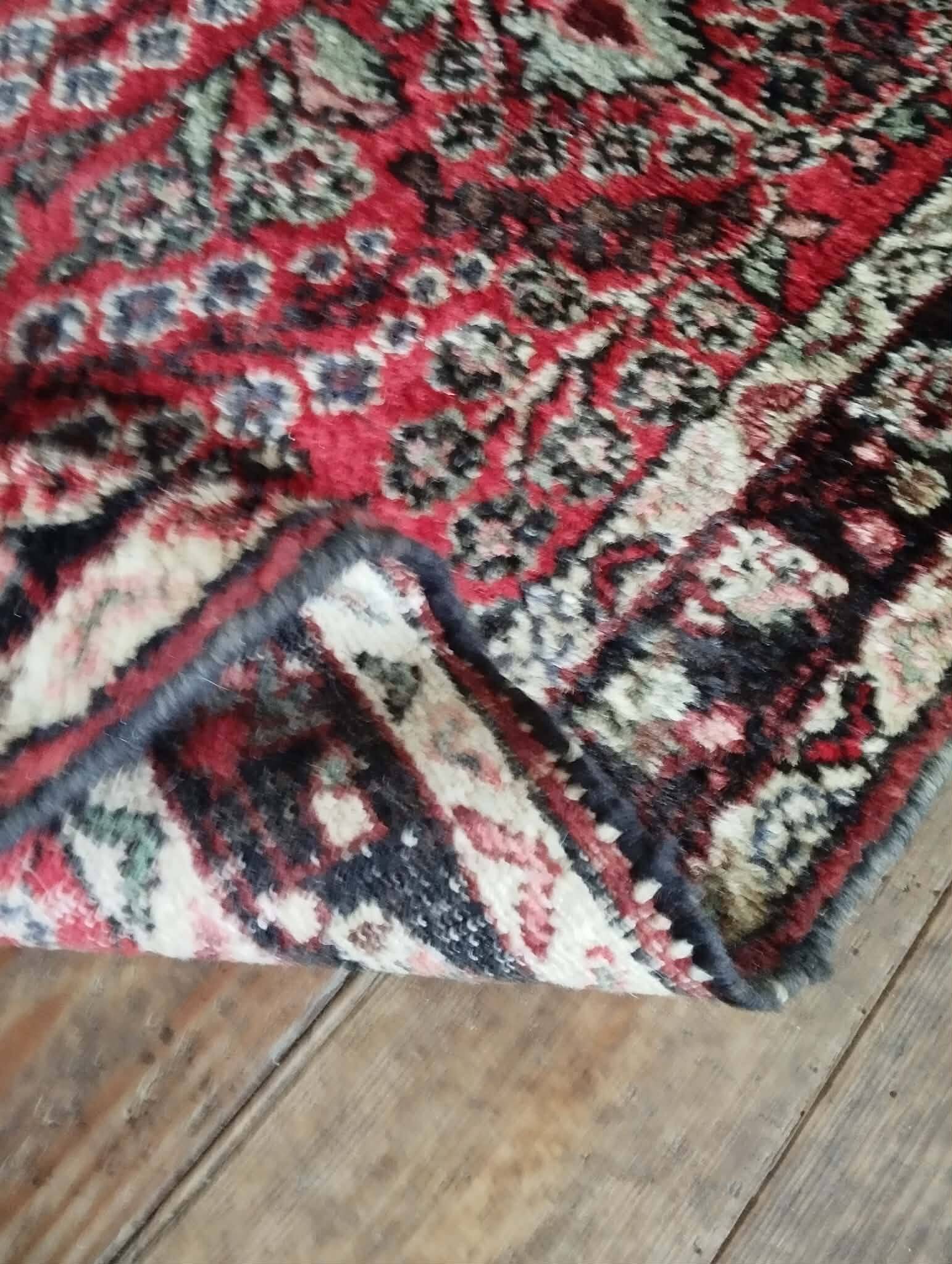 Handmade Persian Sarough rug 137x86cm