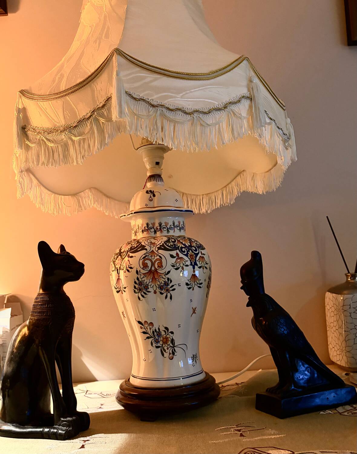 Very large ceramic lamp from Gien with a beautiful lampshade.