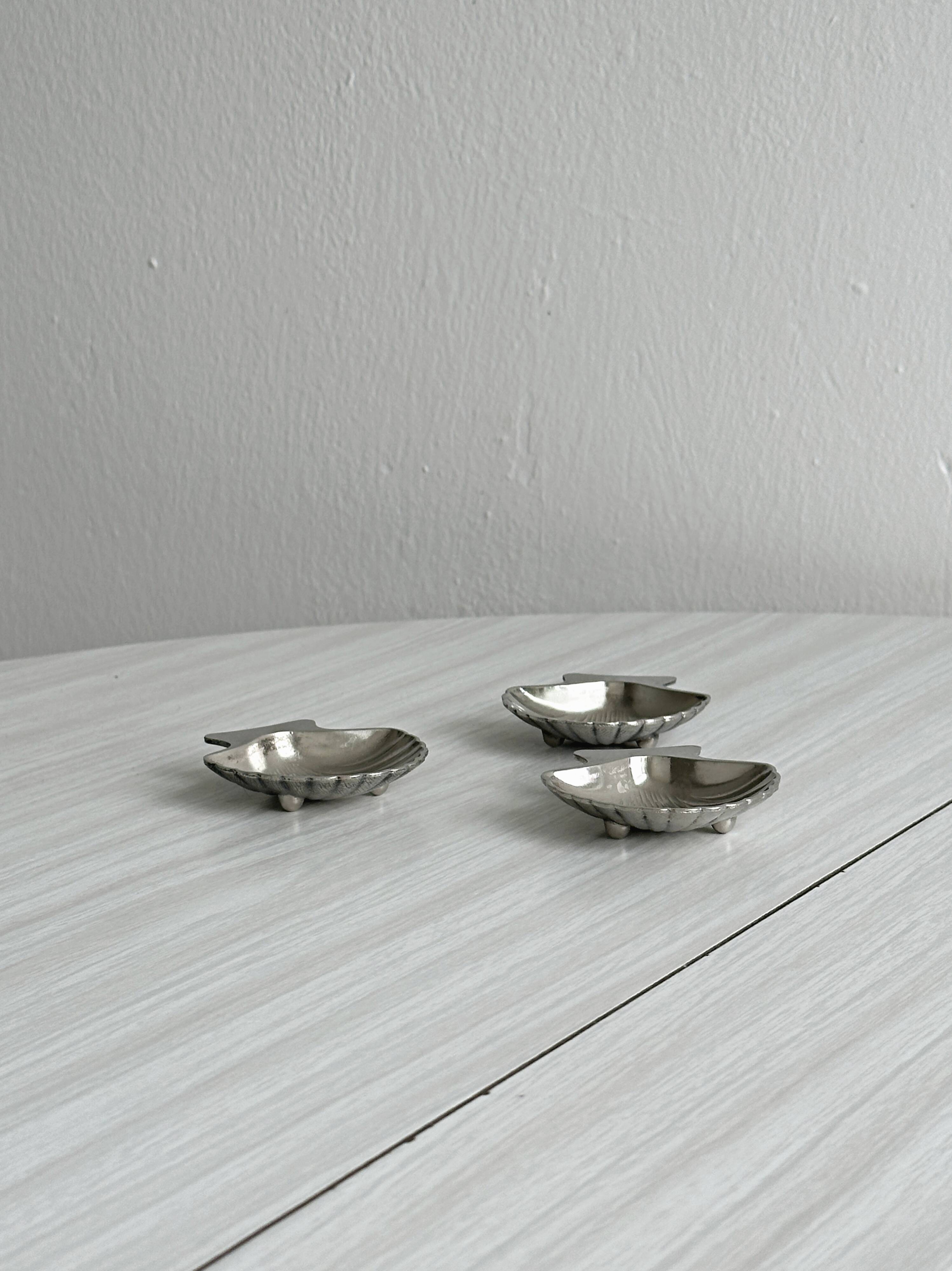 set of 3 metal shell bowls
