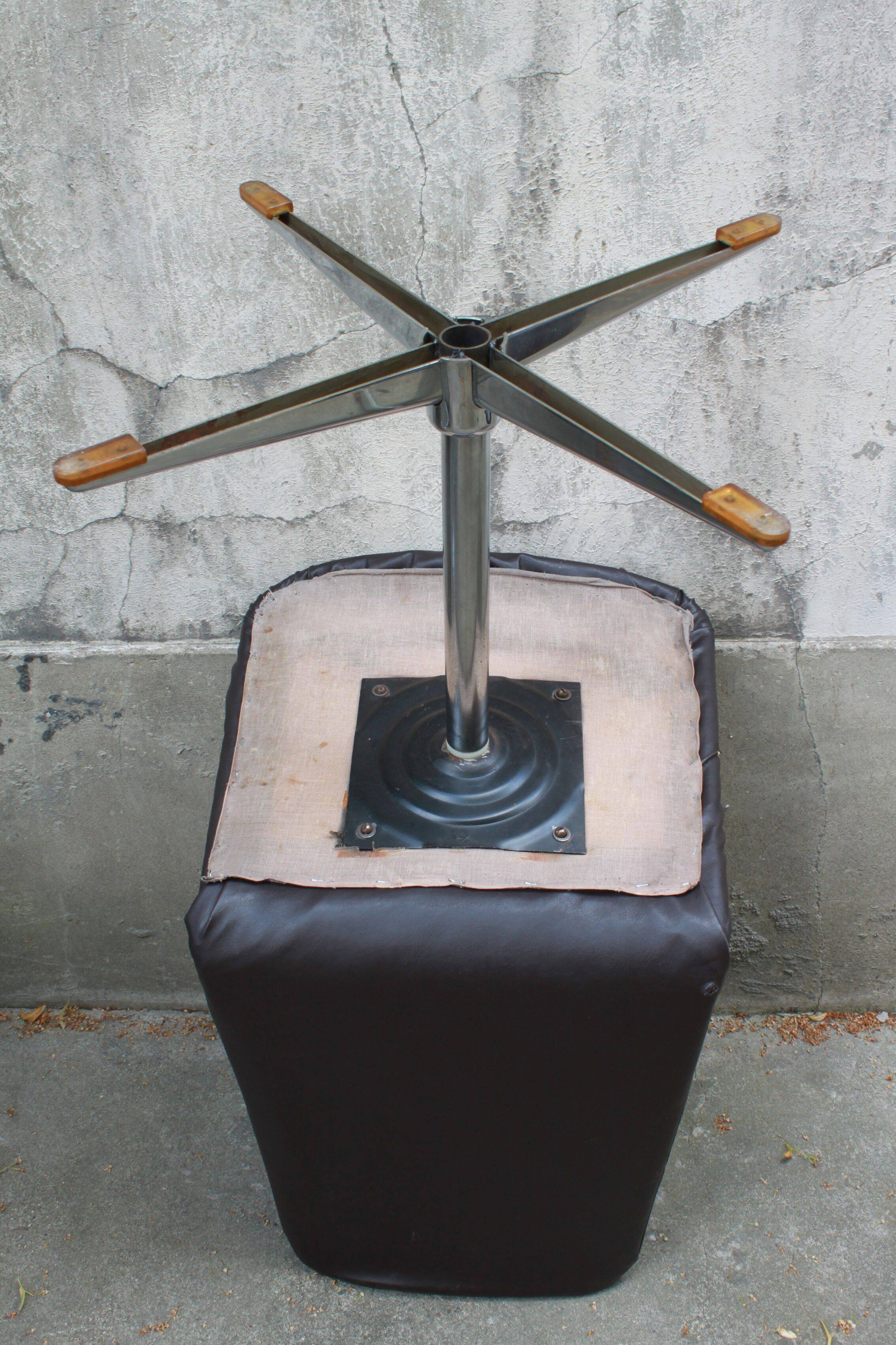 Série de chaises vintages par Eka