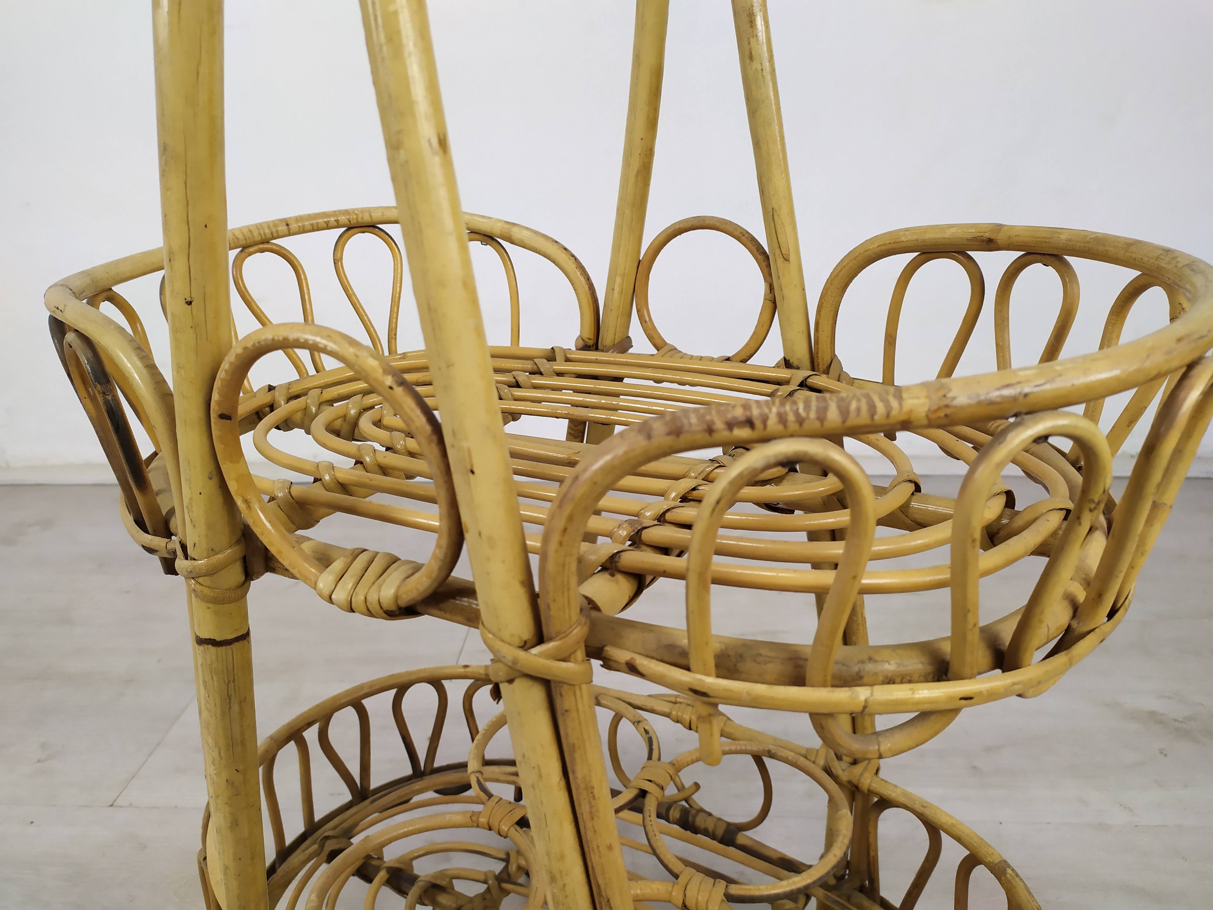 Rattan bar service
