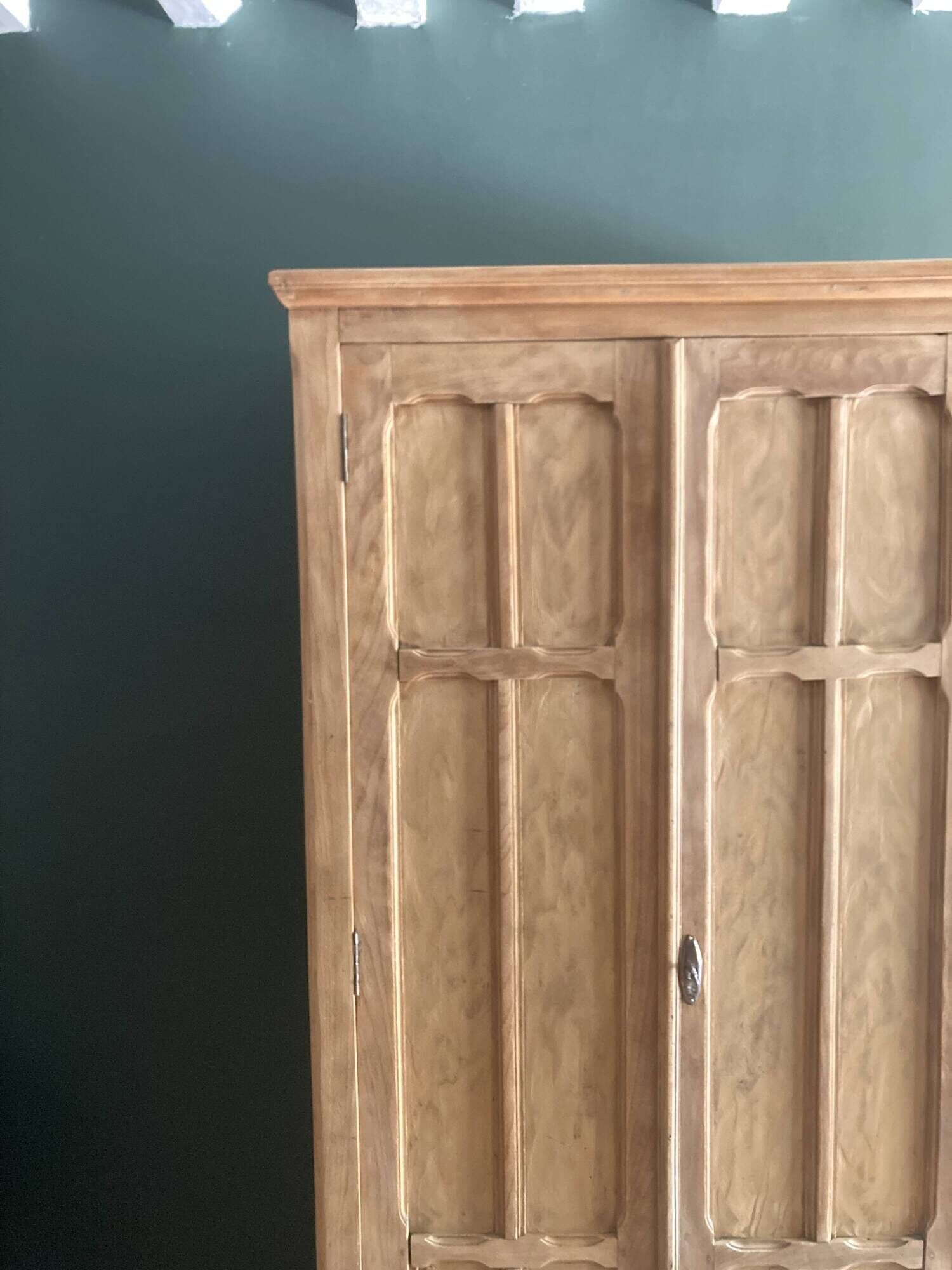 Armoire parisienne