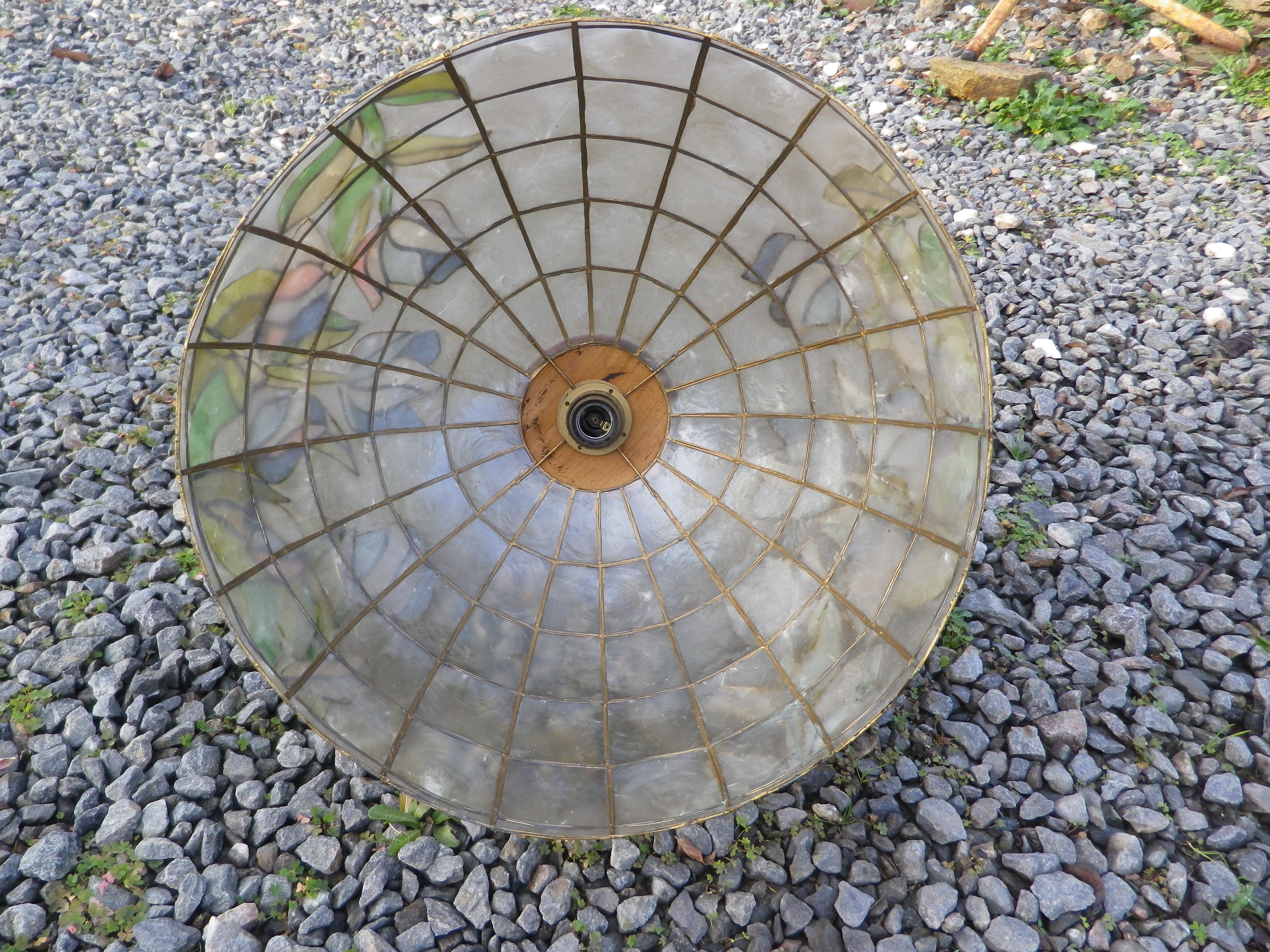 Mother-of-pearl pendant lamp