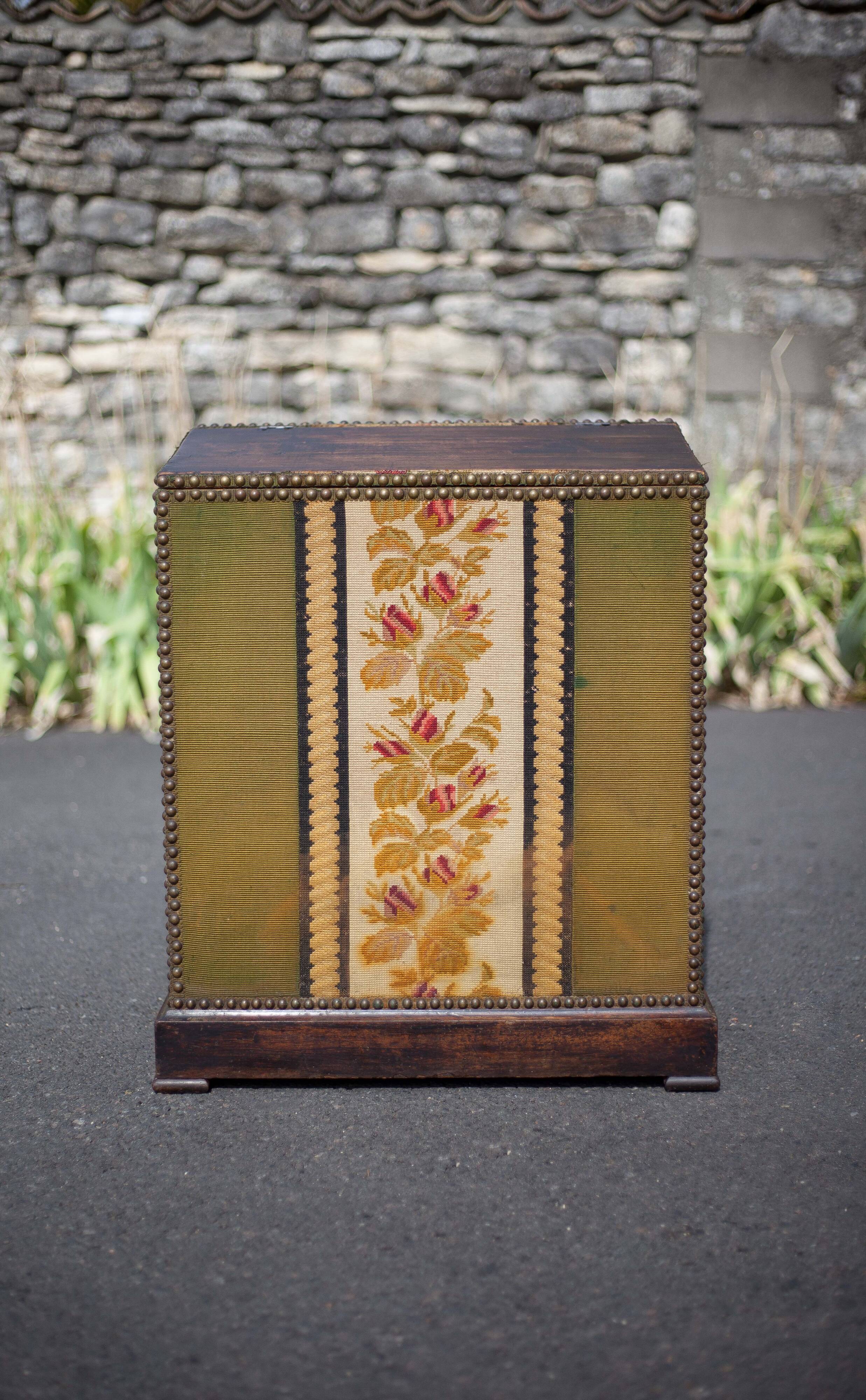 Napoleon III upholstered wooden chest, storage chest, interior decoration