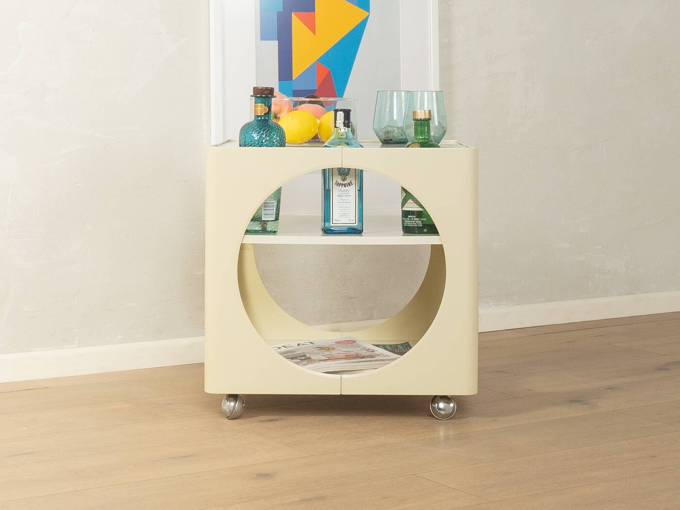 Characteristic serving trolley in cream white Space Age design
