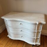White wooden chest of drawers