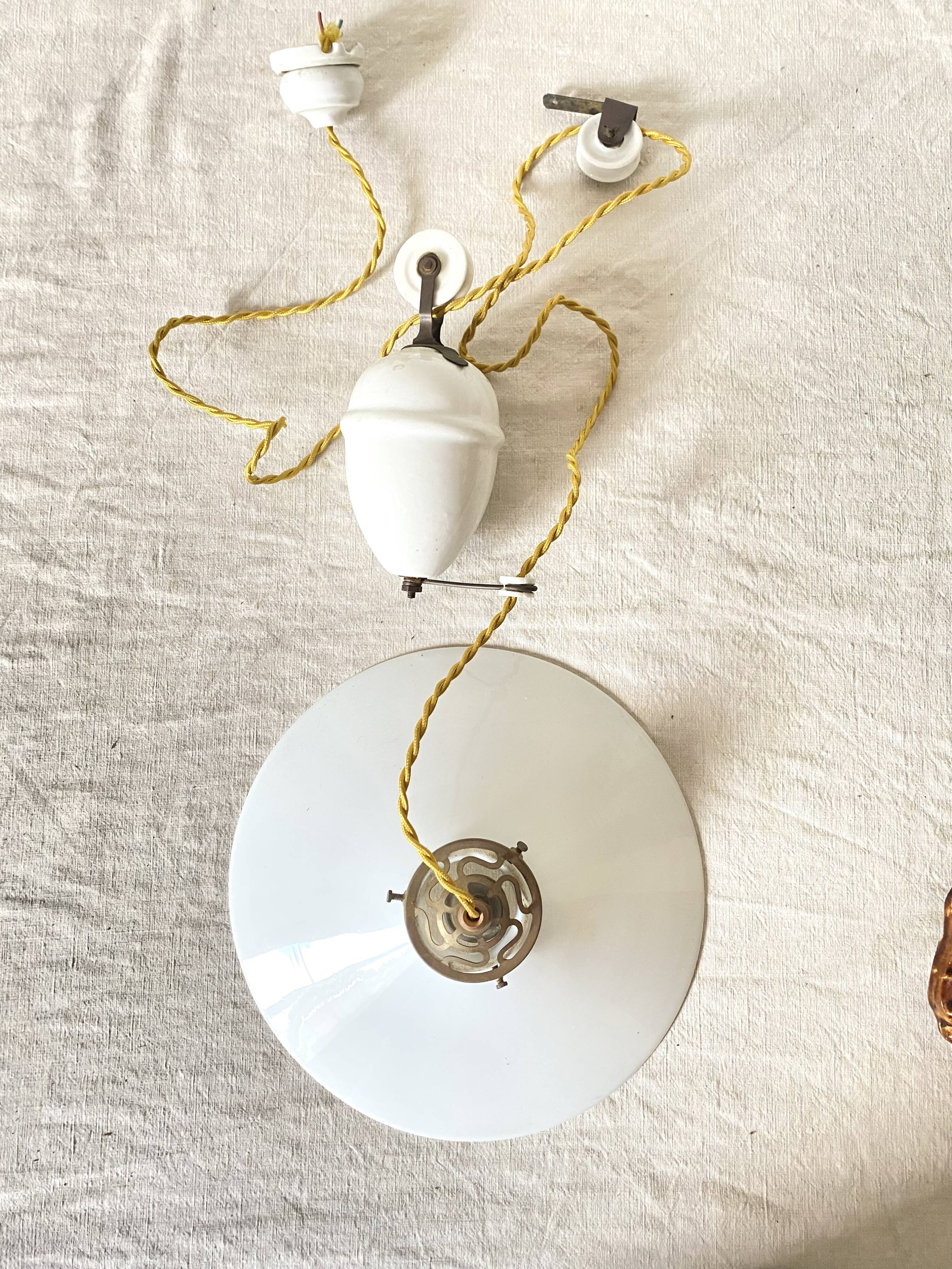 Complete rise and fall in porcelain