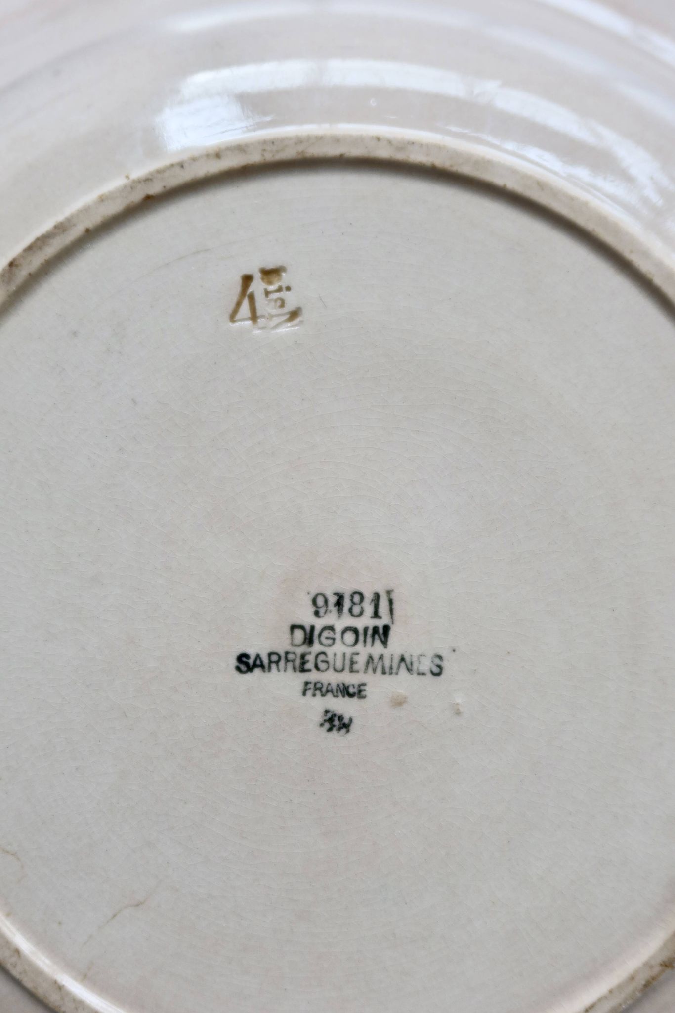 Old round hollow plate in Digoin Sarreguemines earthenware 9181