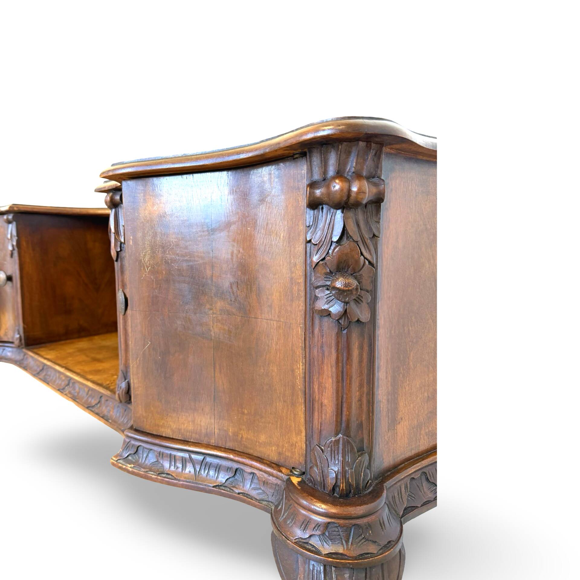 Italian console/petinus from the 1930s.