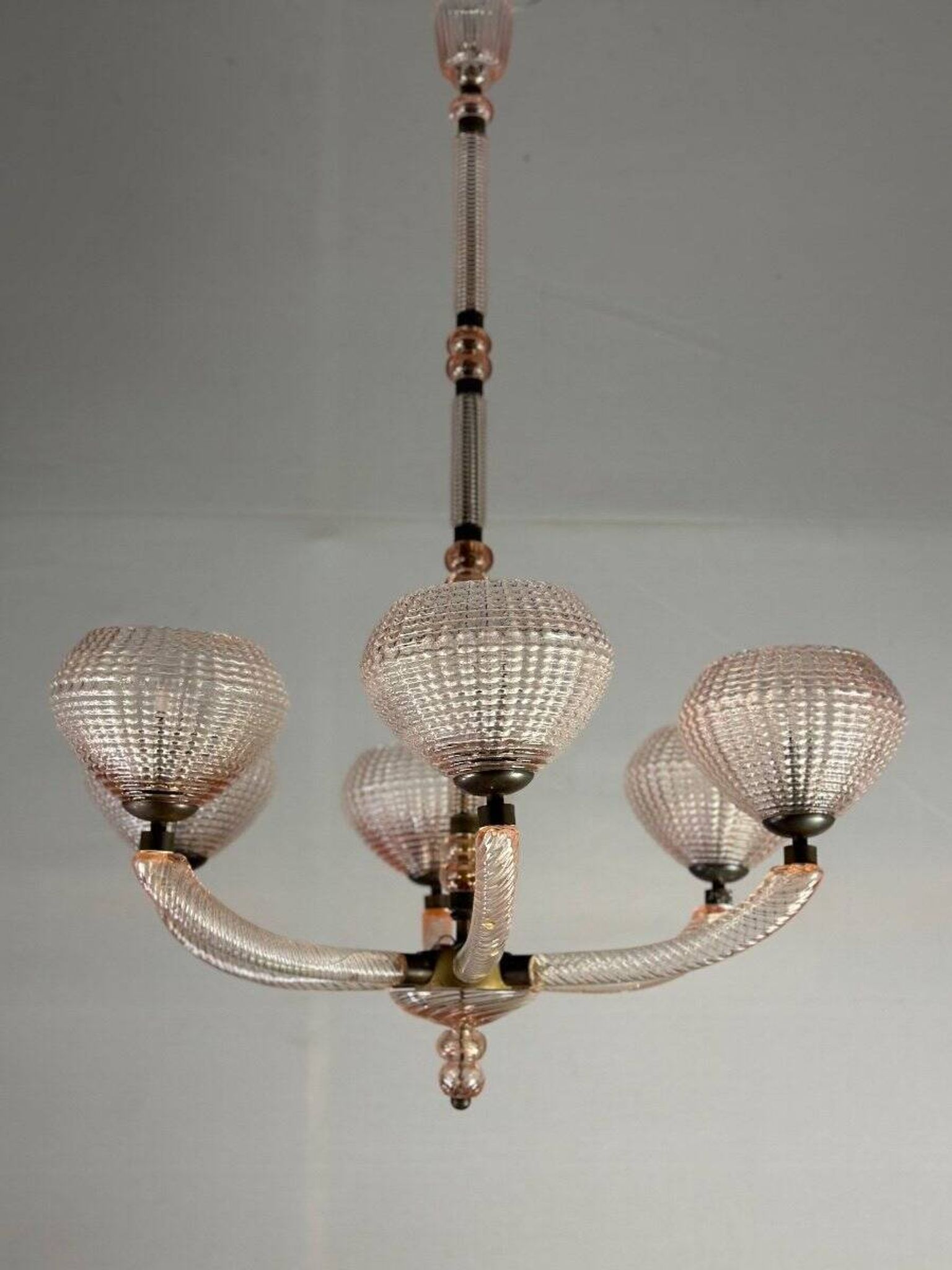 Venetian chandelier in pink Murano glass, circa 1930