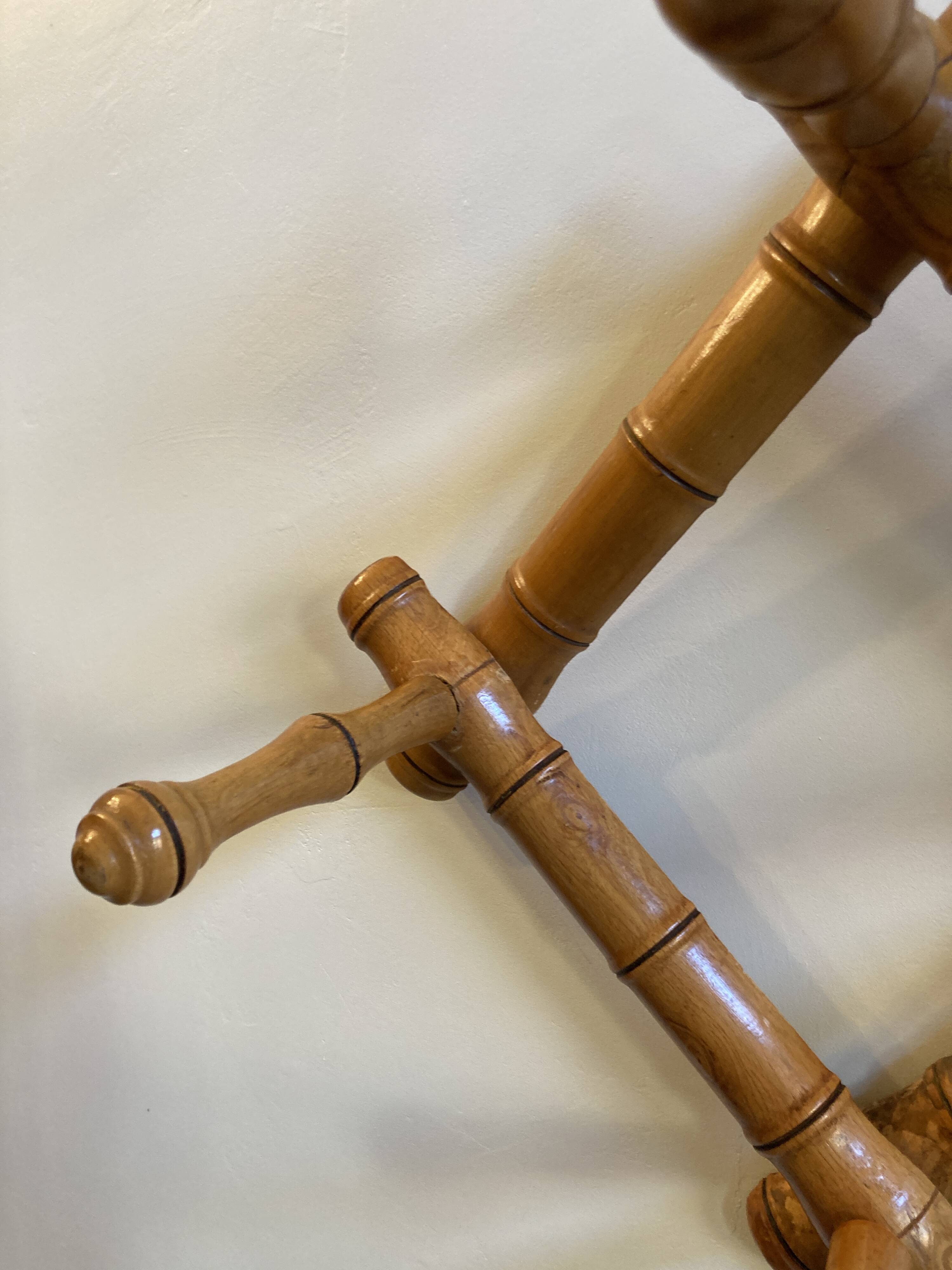 Porte-manteau ancien à 13 patères