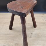 Half-round cowherd tripod stool