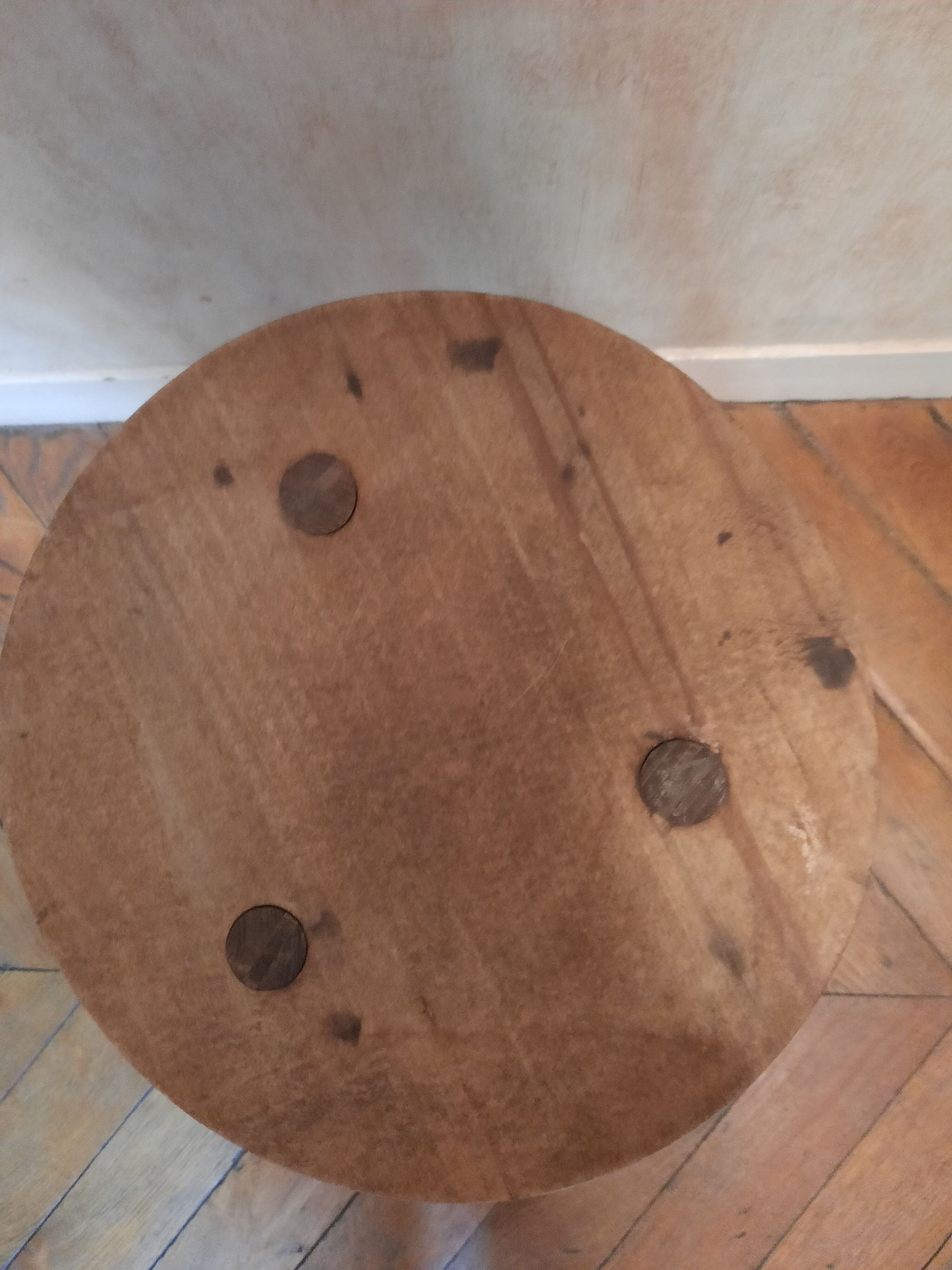 Turned wooden brutalist tabouret
