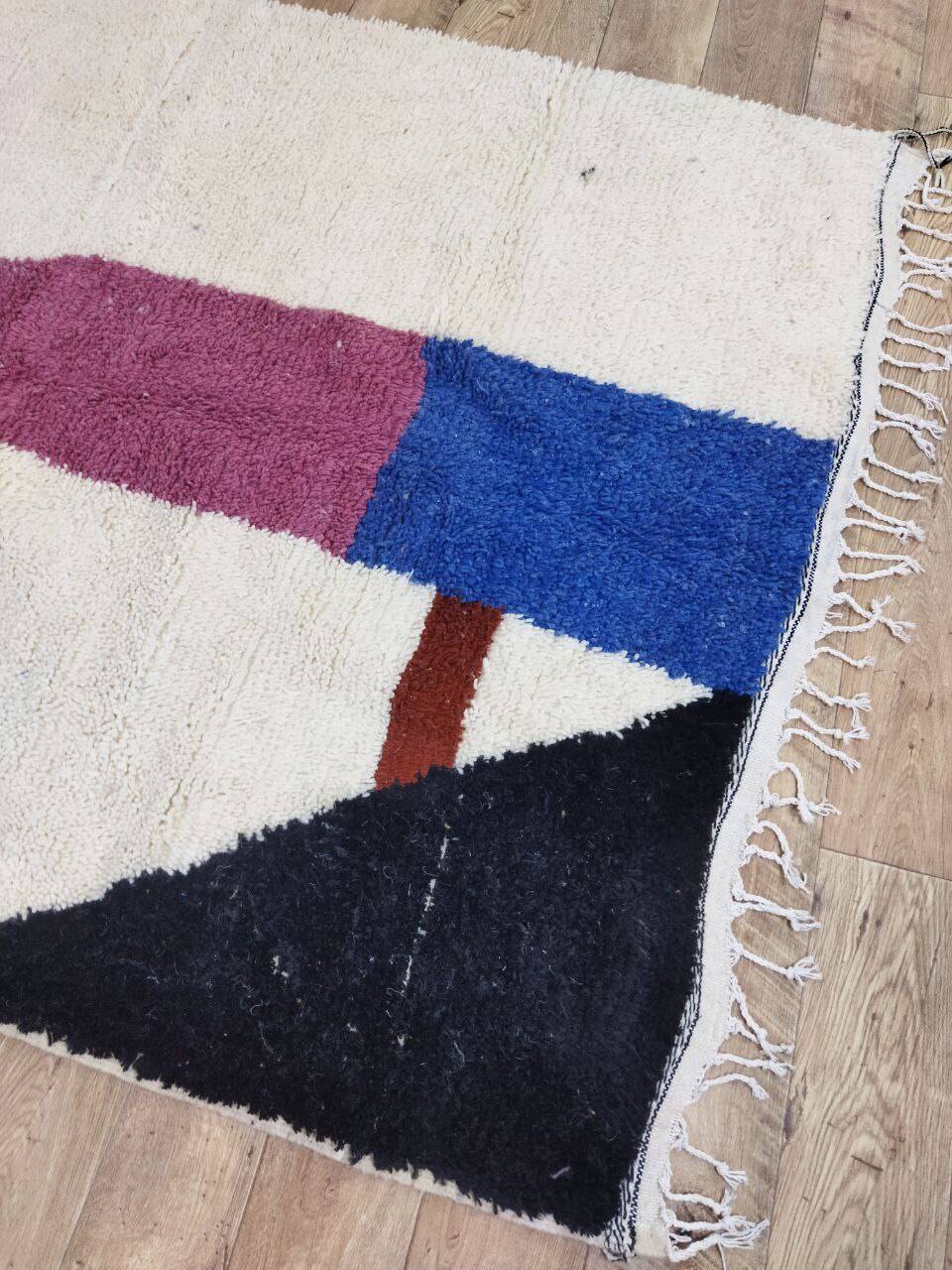 Handcrafted moroccan berber rug 224 x 154 cm