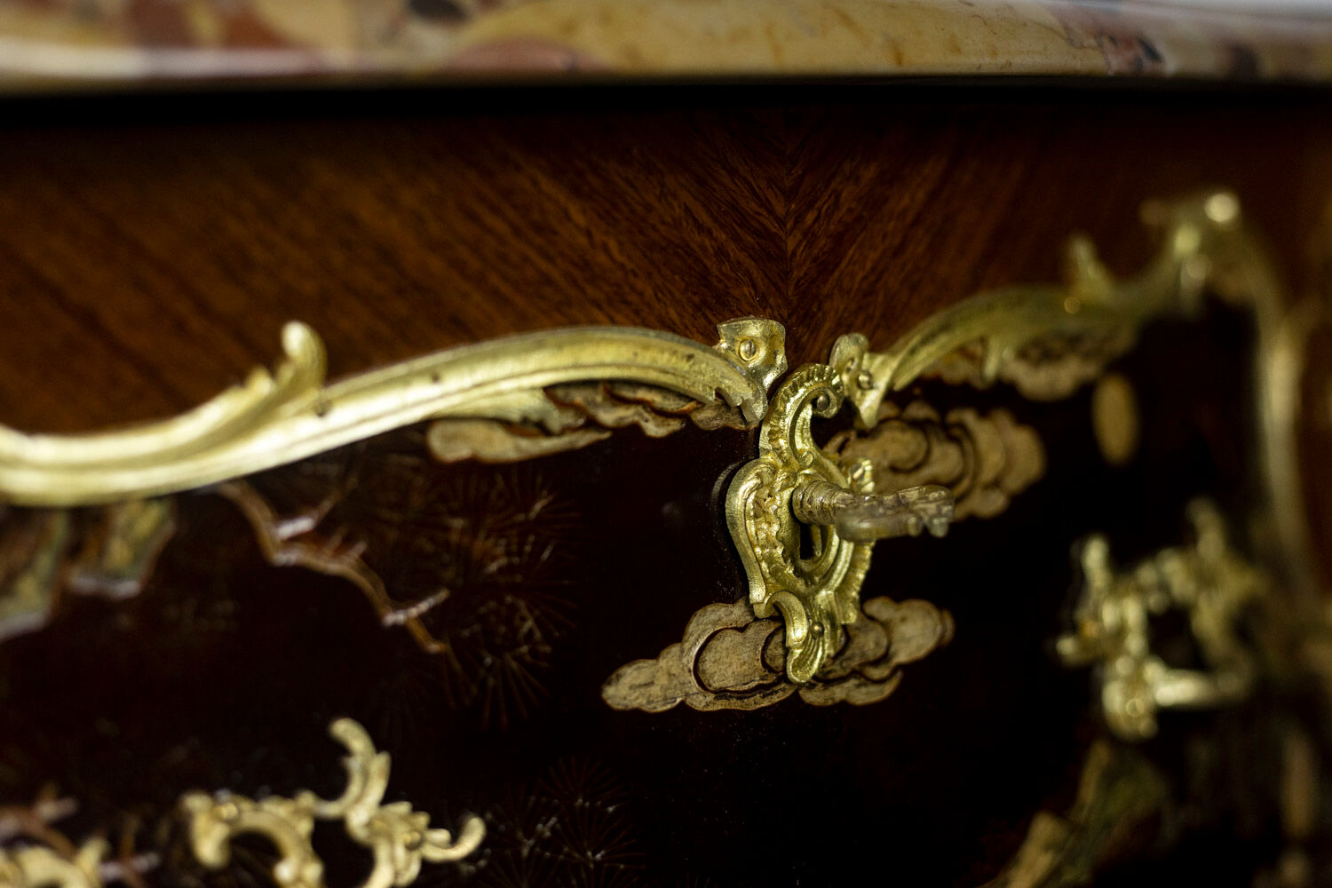 Louis XV style jumping chest of drawers, circa 1950