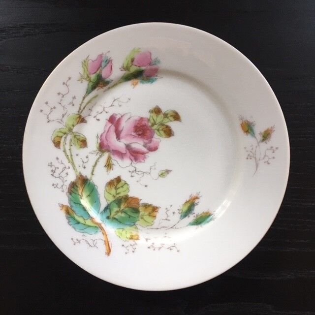 Retro floral decorative plate