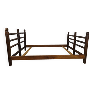 Lit brutaliste art déco