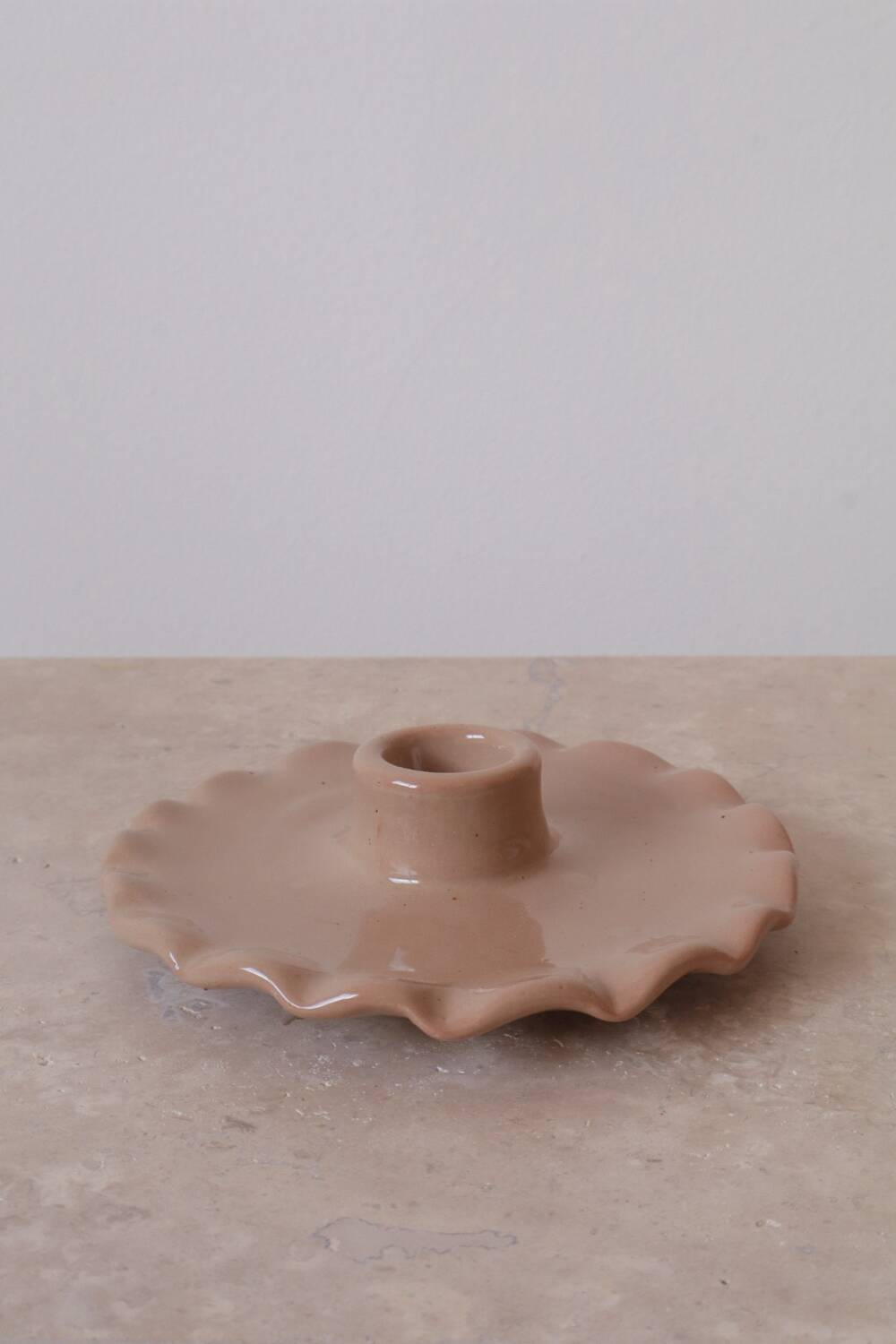 Ceramic candle holder beige serrated plate