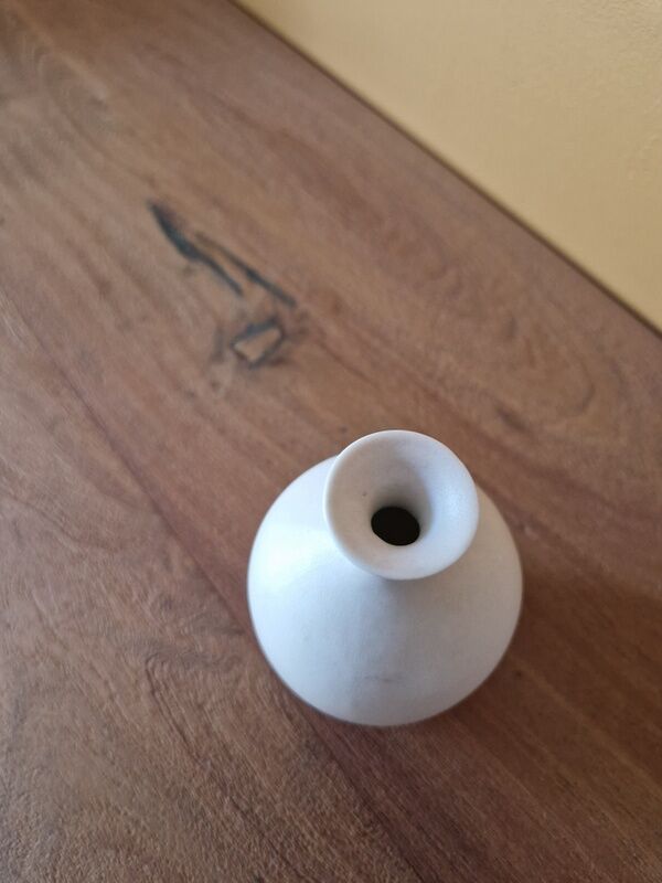 Virebent - Small round vase in pink porcelain