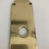 Plaque de poignée de porte en laiton avec entrée de serrure.