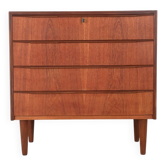 Commode en teck entièrement restaurée des années 60 avec 4 tiroirs / design danois moderne / années 1960