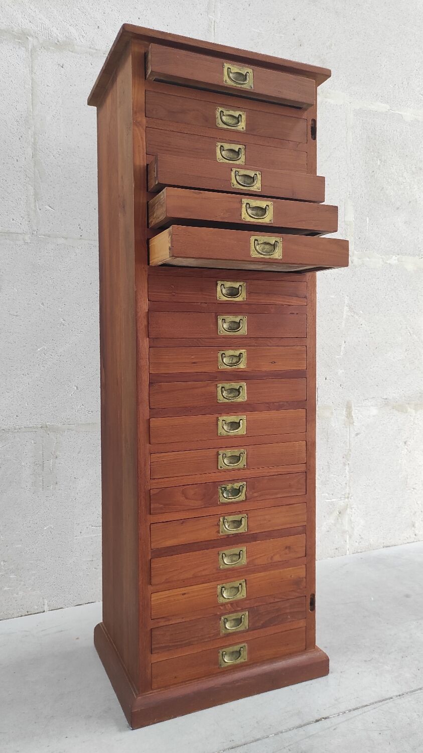 Trade furniture with drawers