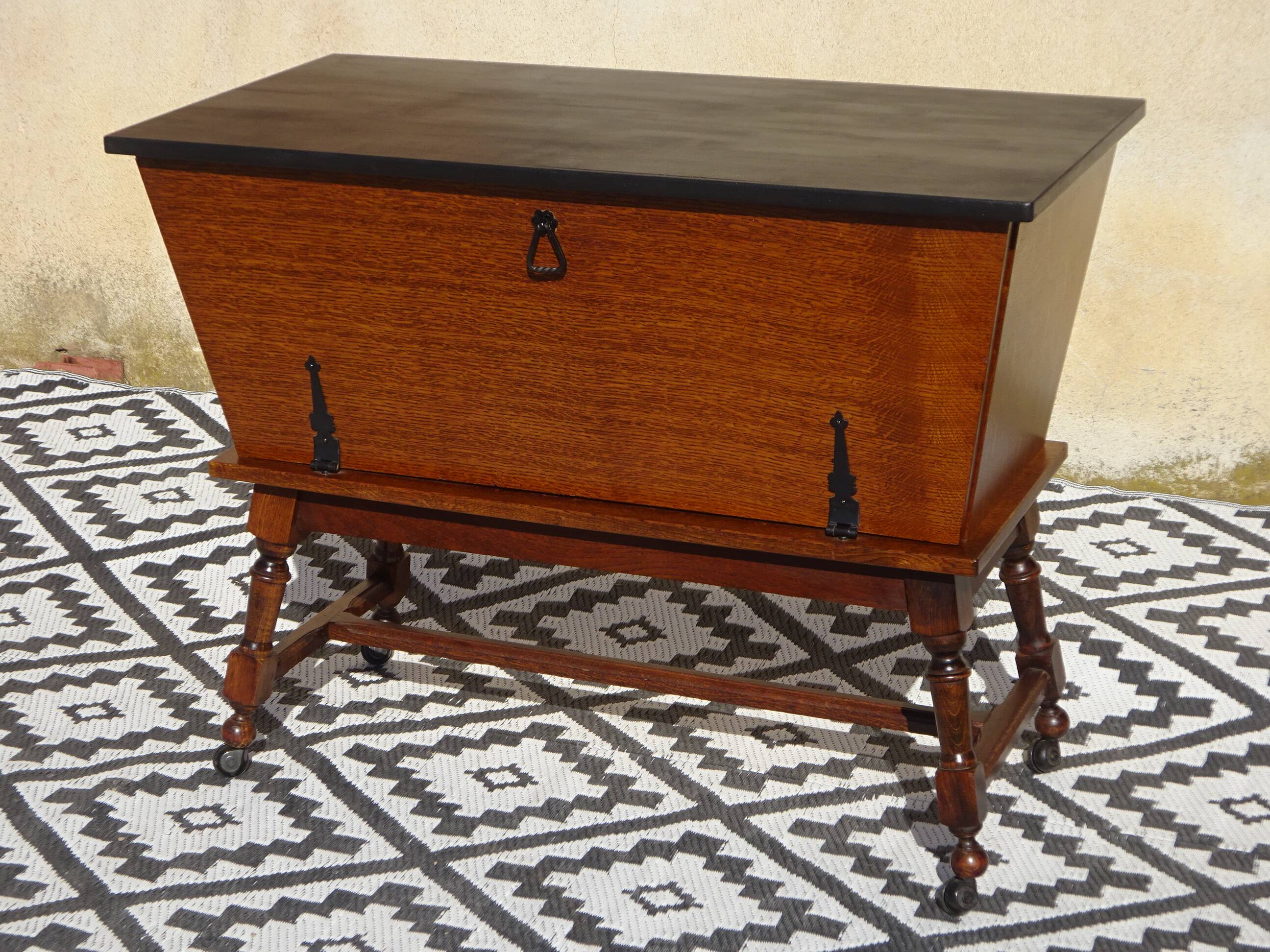 Furniture on wheels, oak and black