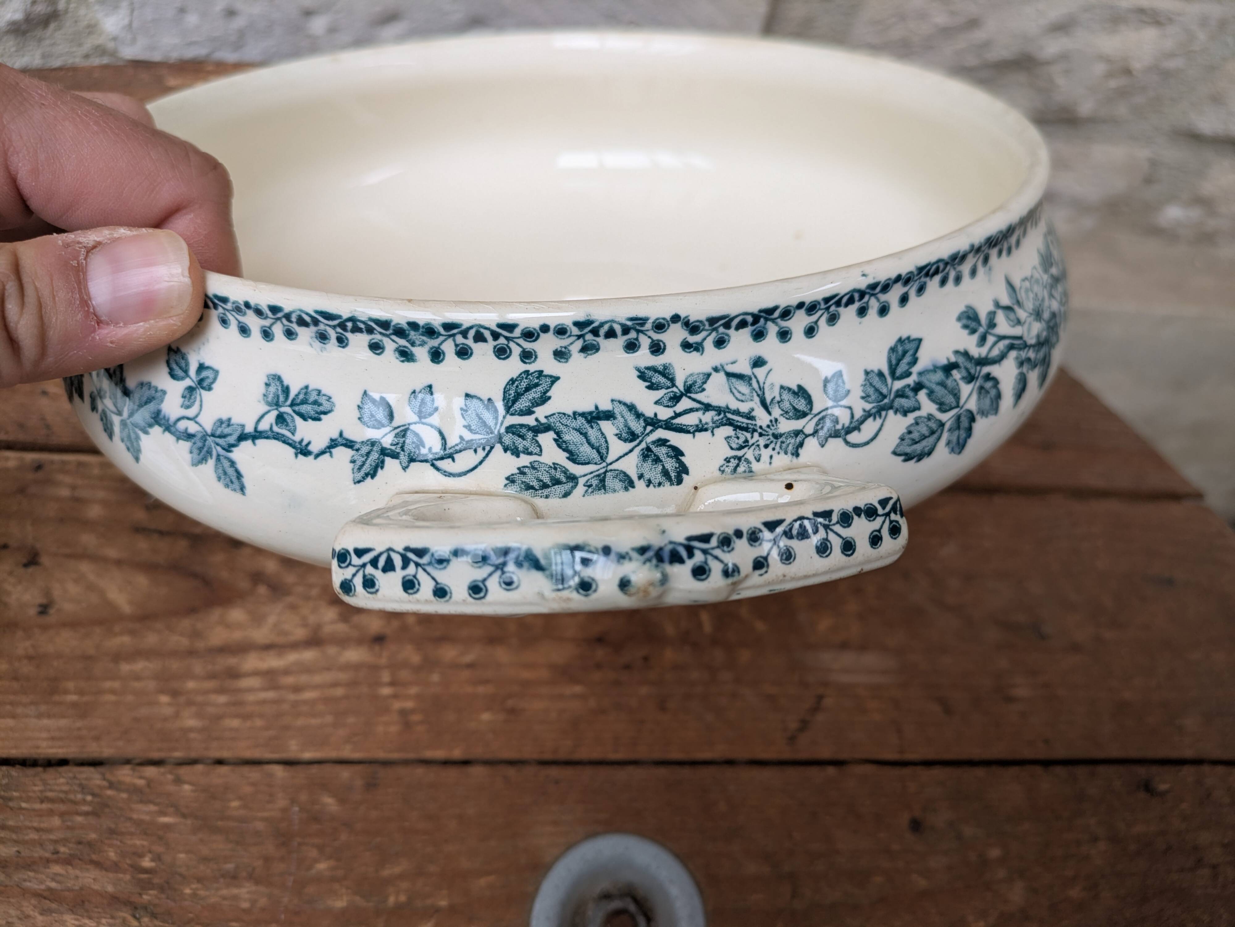 Saint Amand soup tureen model Guadeloupe with a floral decoration in Terre de Fer.