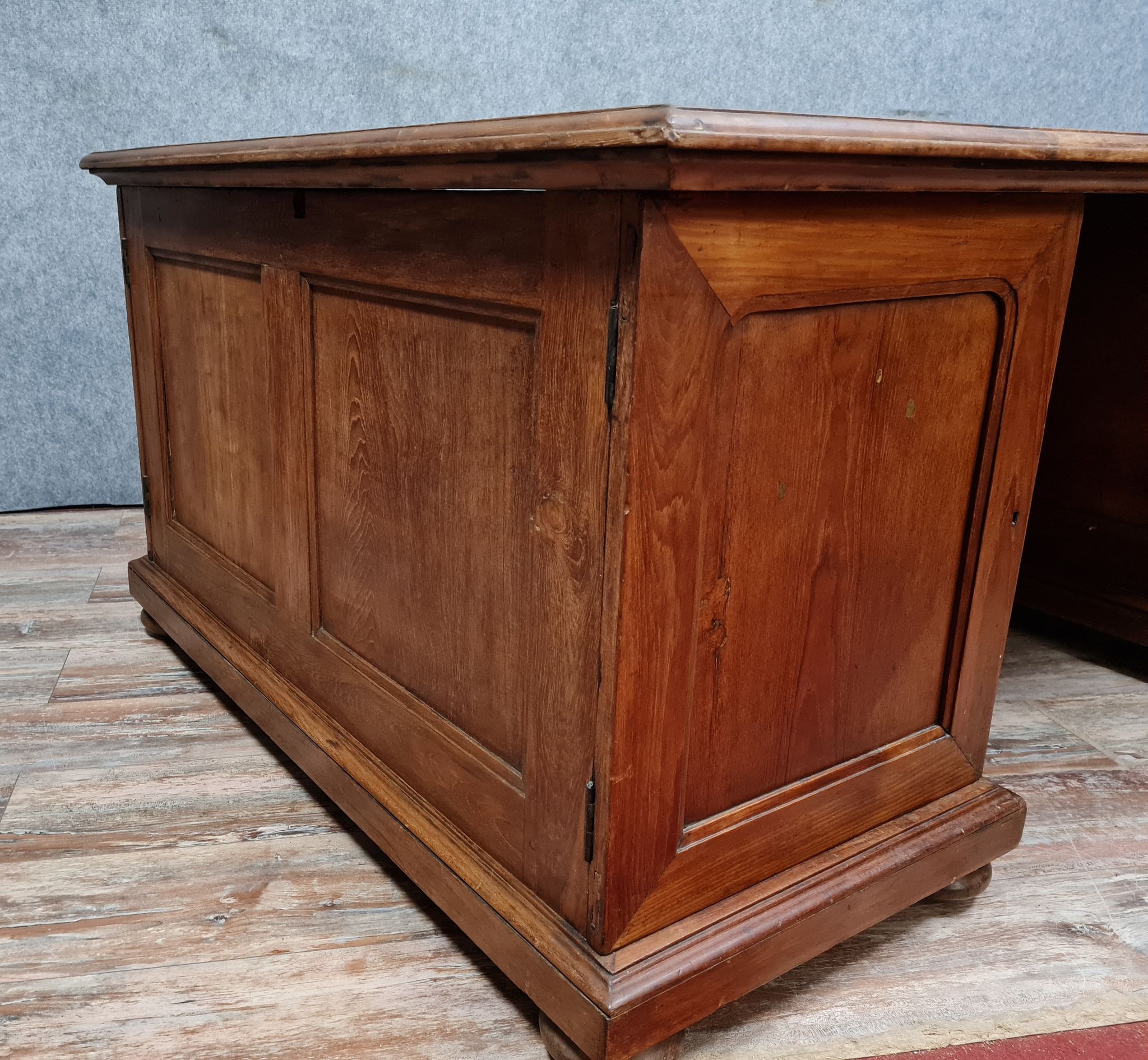 Trade furniture: double-sided desk in oak stained Napoleon III era around 1880