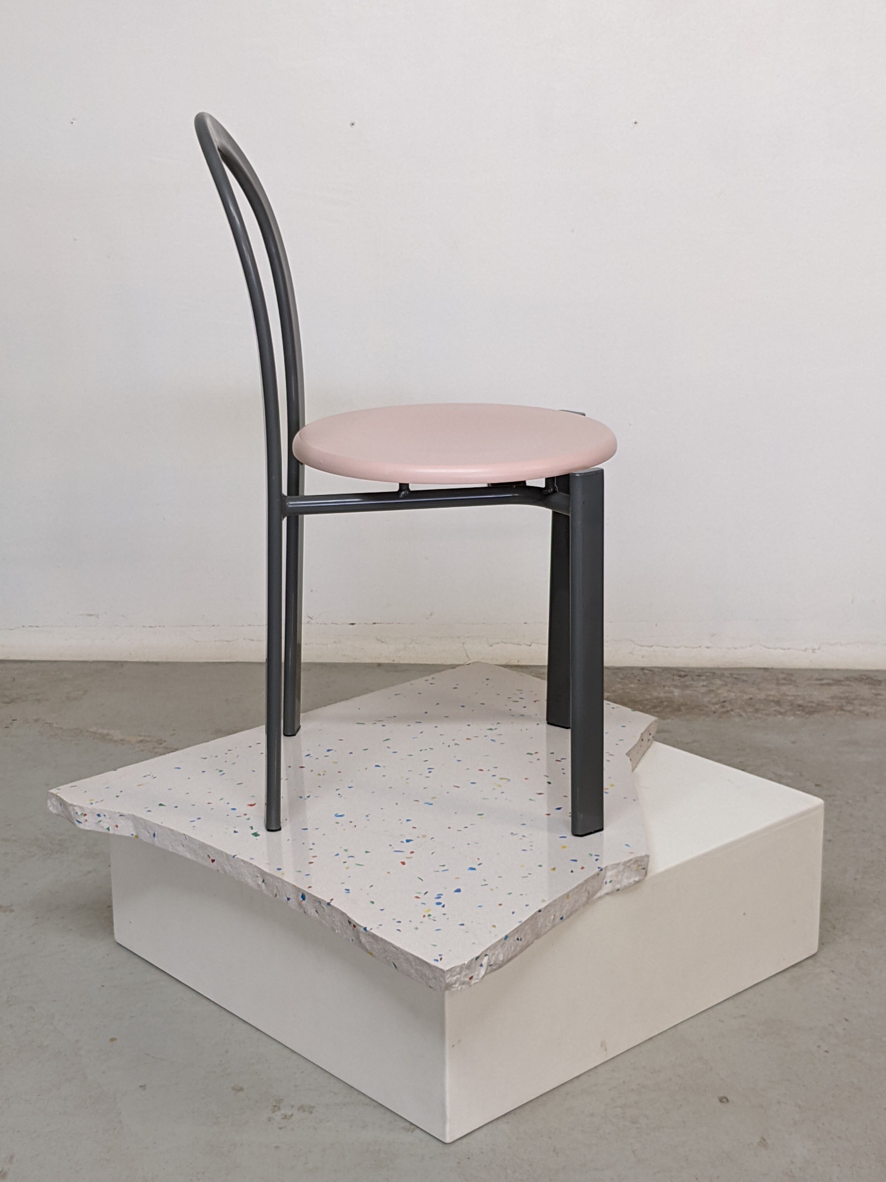 Suite of 4 80s design chairs published by Samo